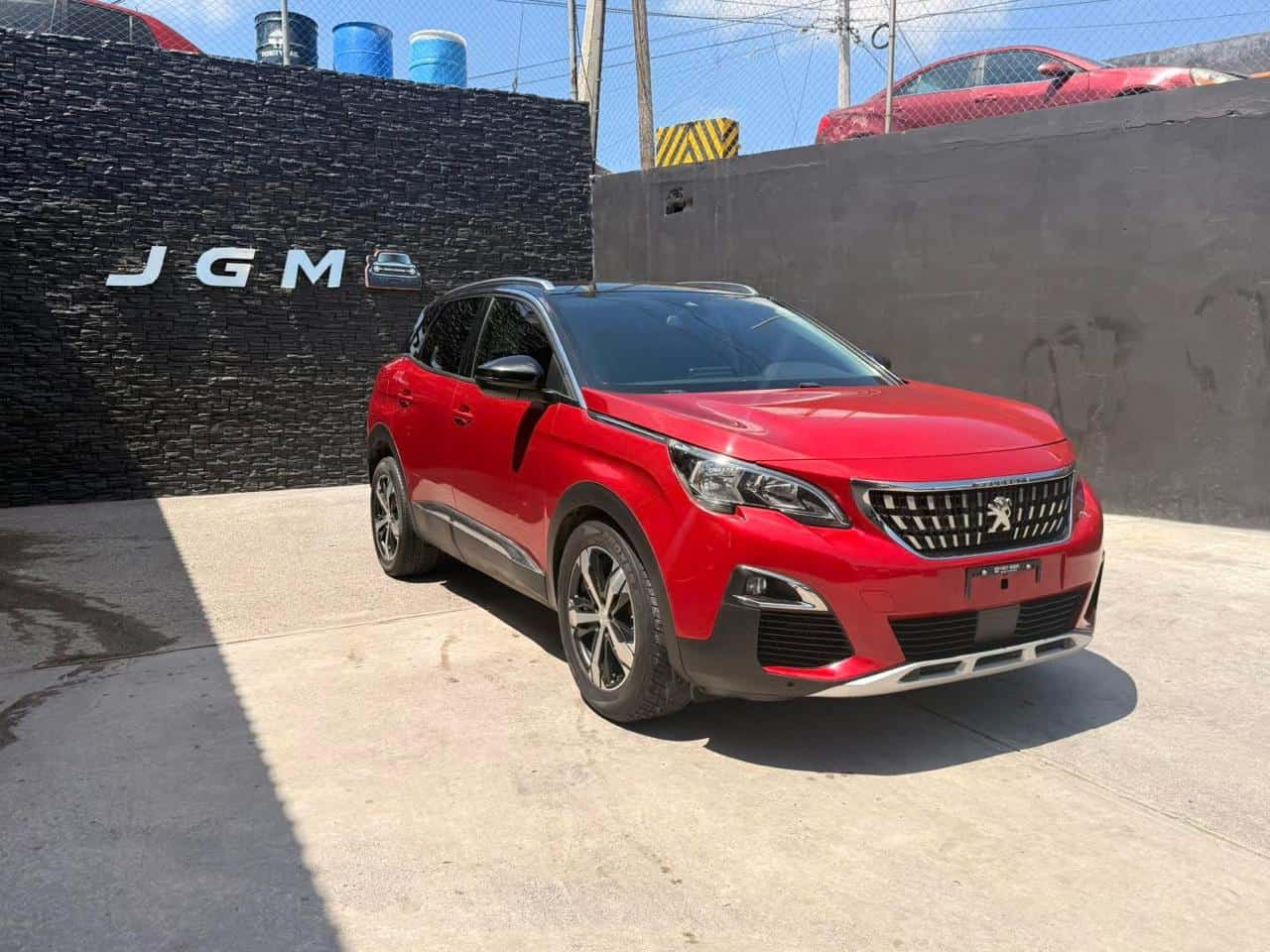 Ladrones operan con equipo sofisticado y roban veh&iacute;culo en lote de autos