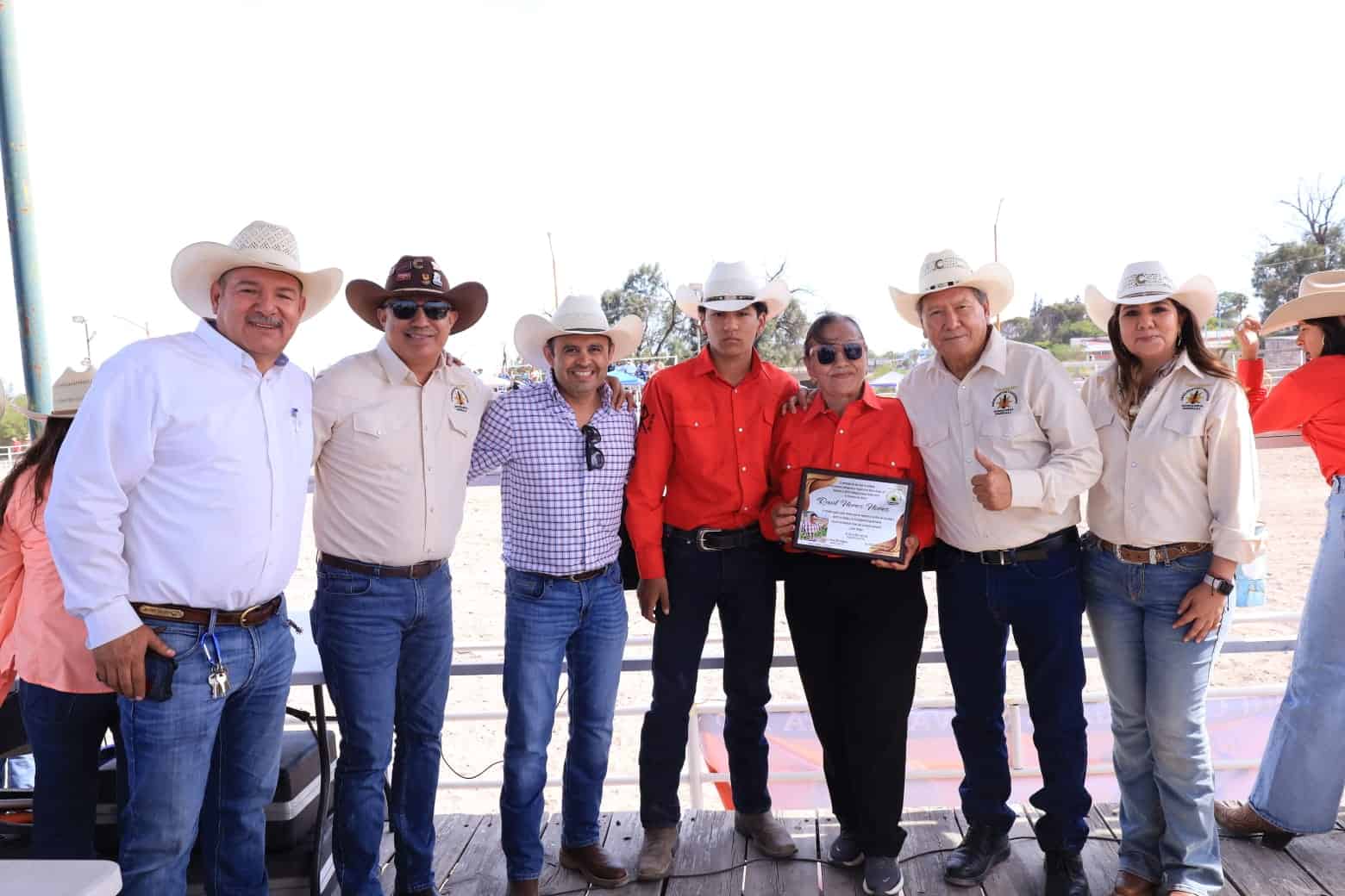 Oscar R&iacute;os Ram&iacute;rez agradece participaci&oacute;n en cabalgata de Nueva Rosita