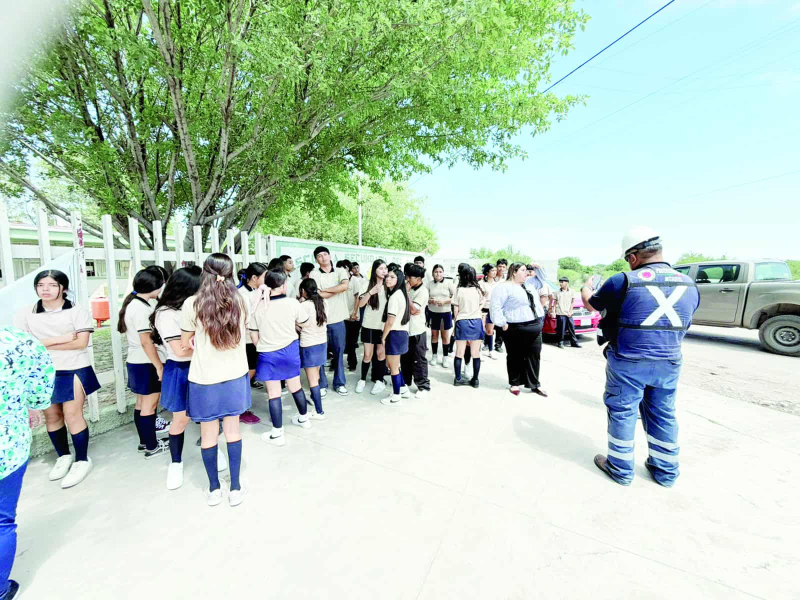 M&uacute;zquiz: Simulacro de sismo evacu&oacute; a m&aacute;s de 650 estudiantes