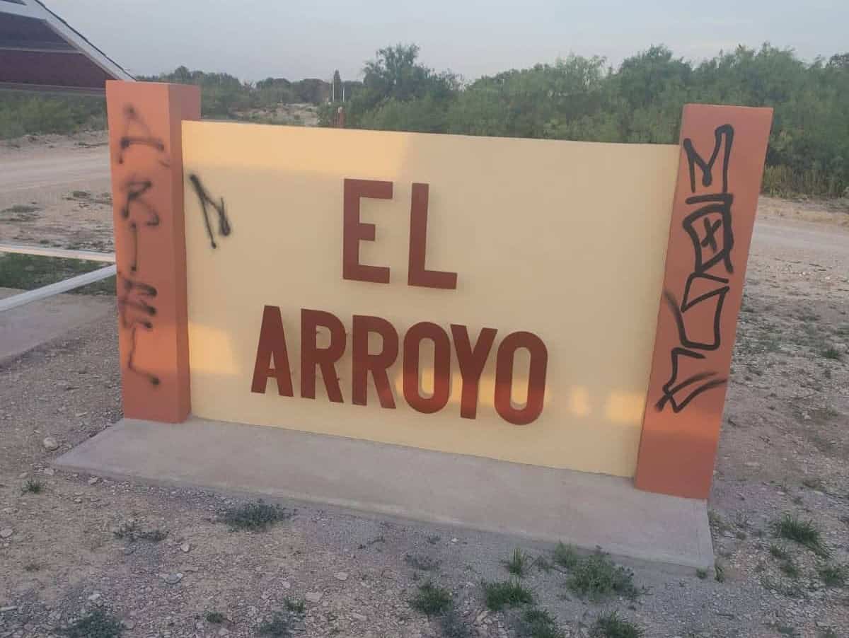 Indigna vandalismo en letras monumentales de ejidos en Villa Uni&oacute;n