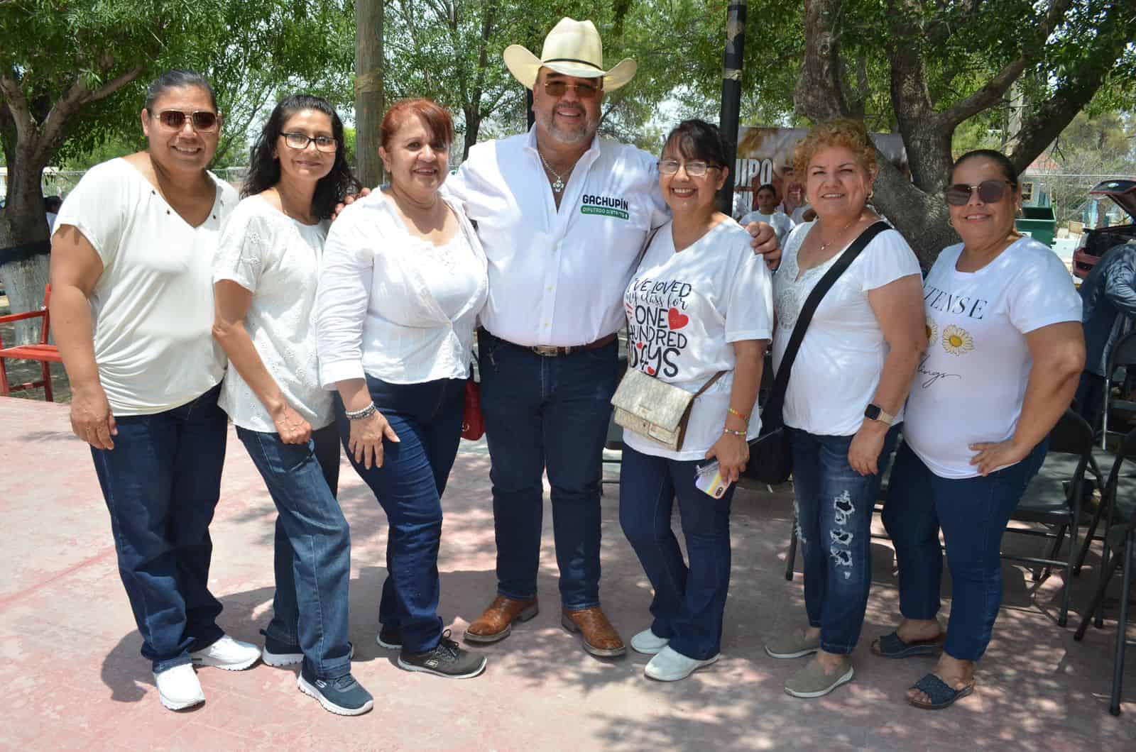 Gachup&iacute;n dialoga con familias sobre seguridad y econom&iacute;a en Coahuila