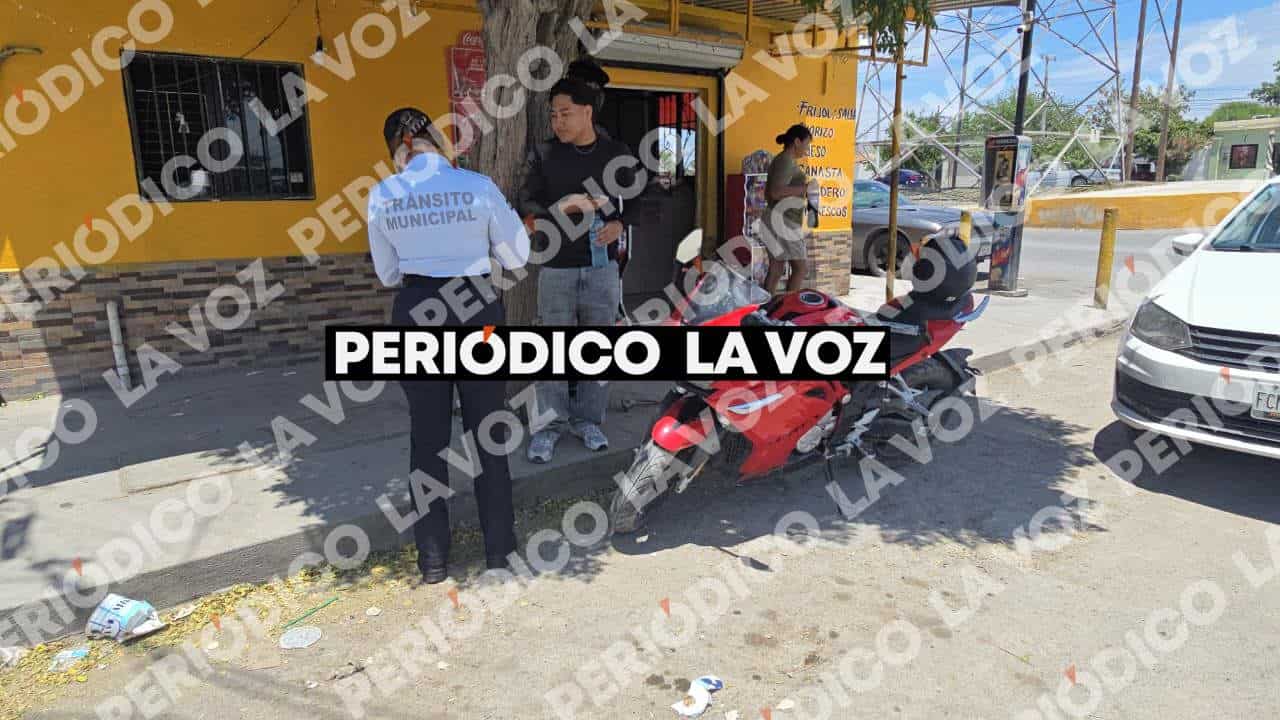 Accidente de motocicleta deja dos lesionados en Monclova