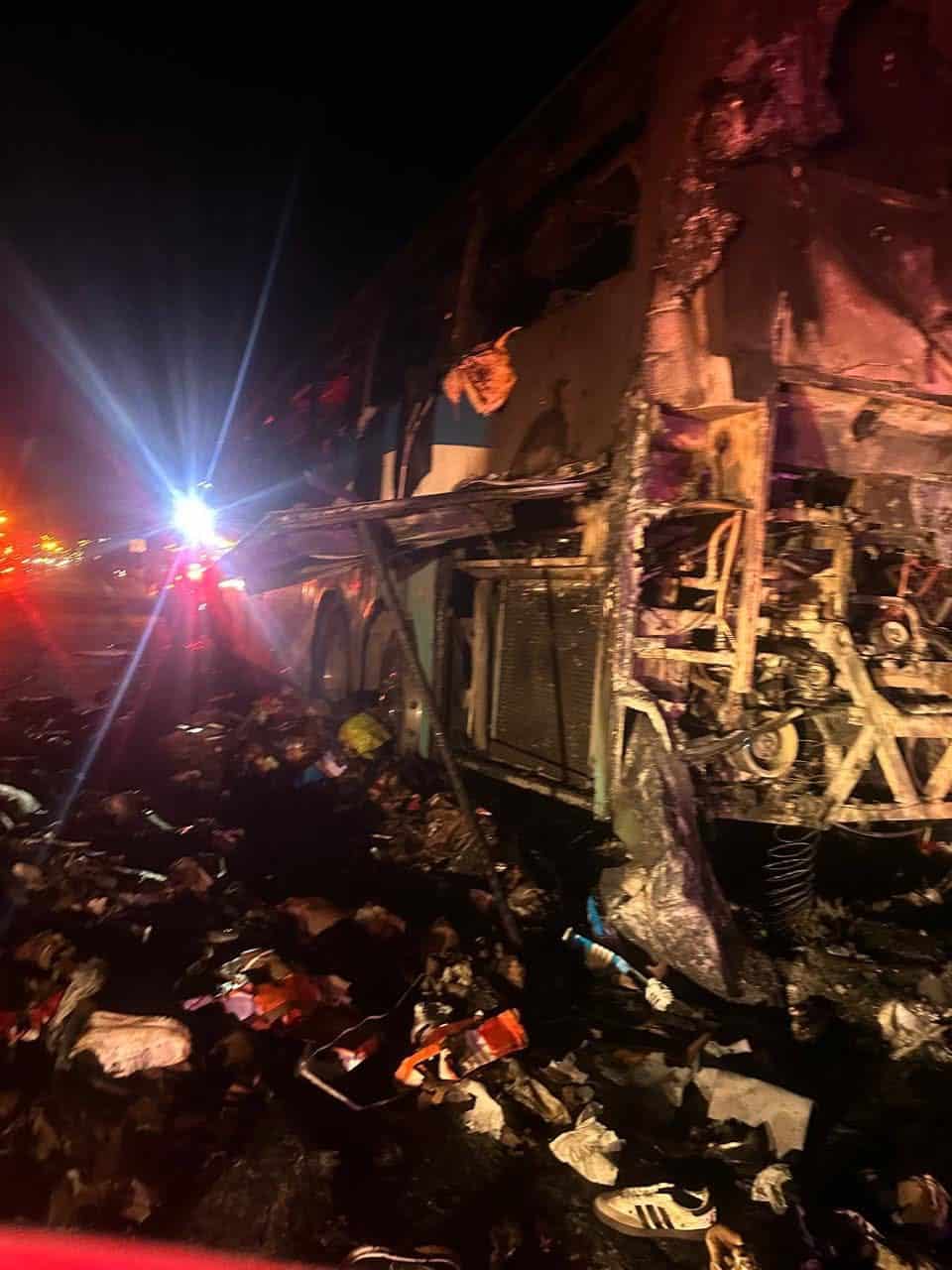 Incendio de autob&uacute;s en Monclova deja mercanc&iacute;a perdida
