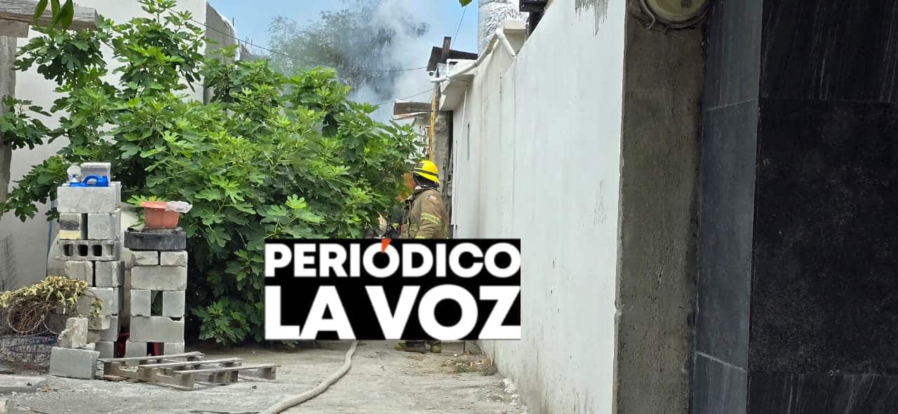 Fuego arrasa con vivienda