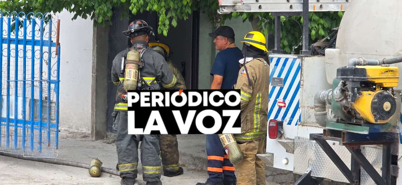Fuego arrasa con vivienda