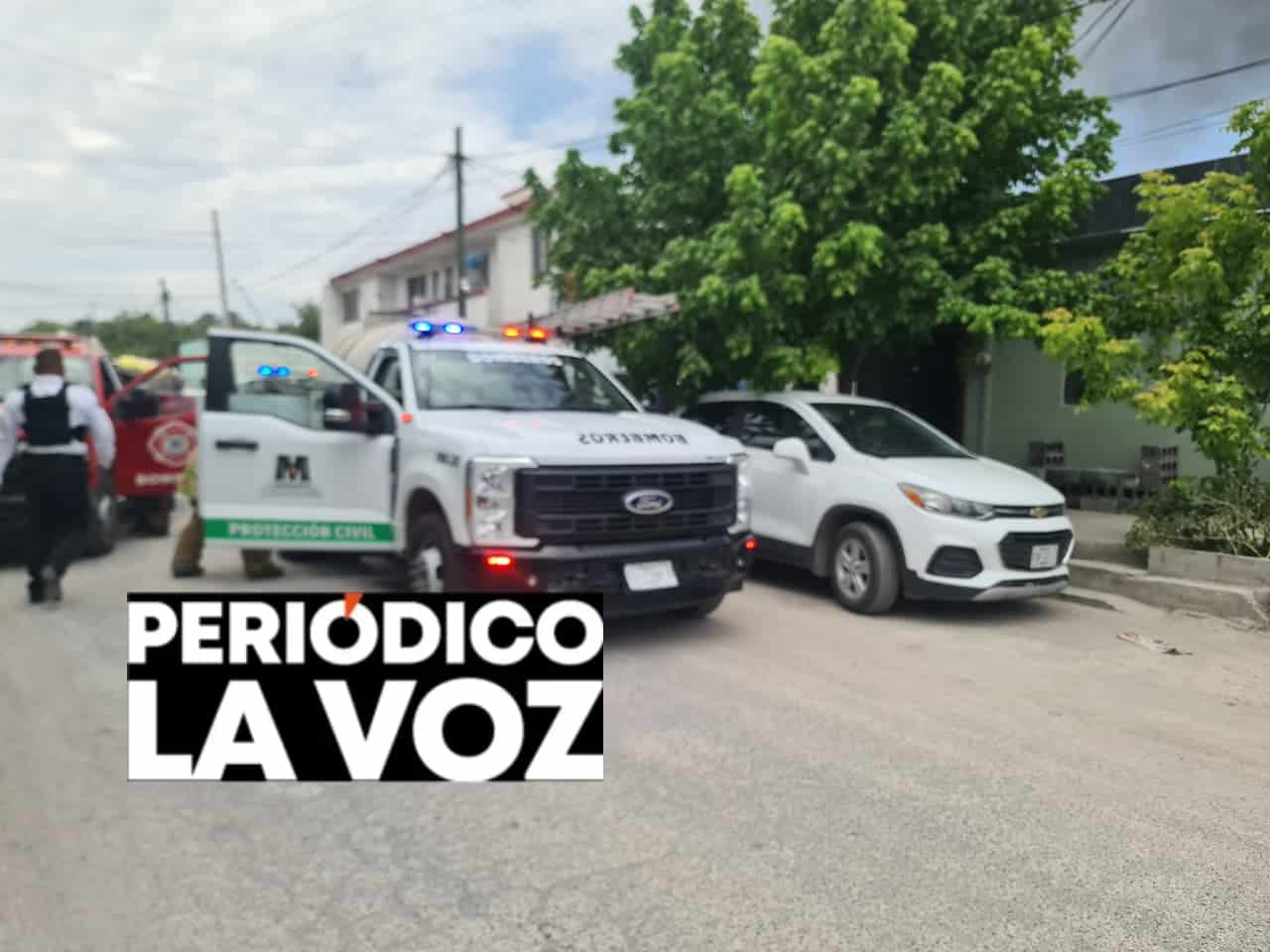 Fuego arrasa con vivienda