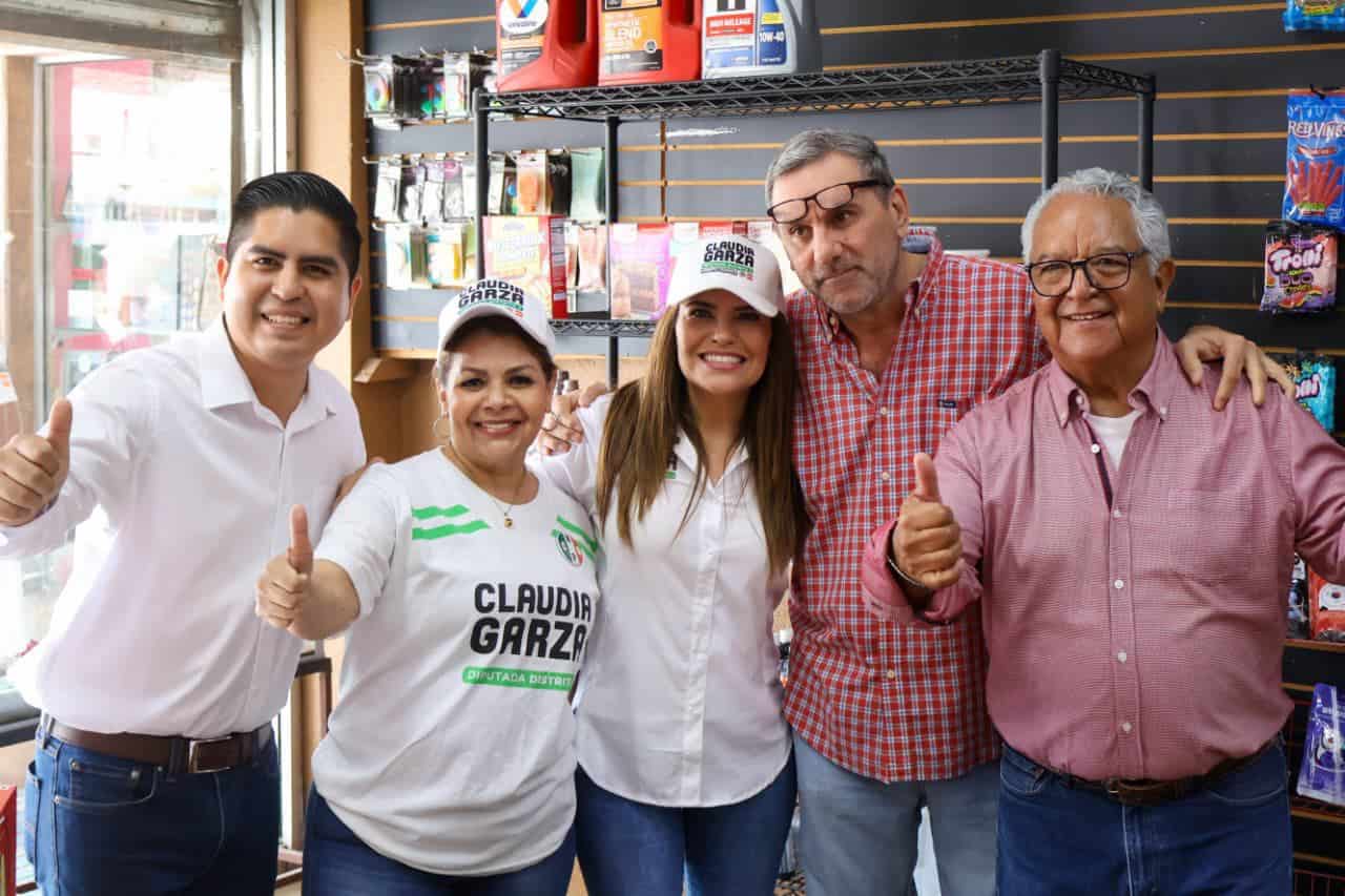 Claudia Garza recorre San Juan de Sabinas para presentar sus propuestas
