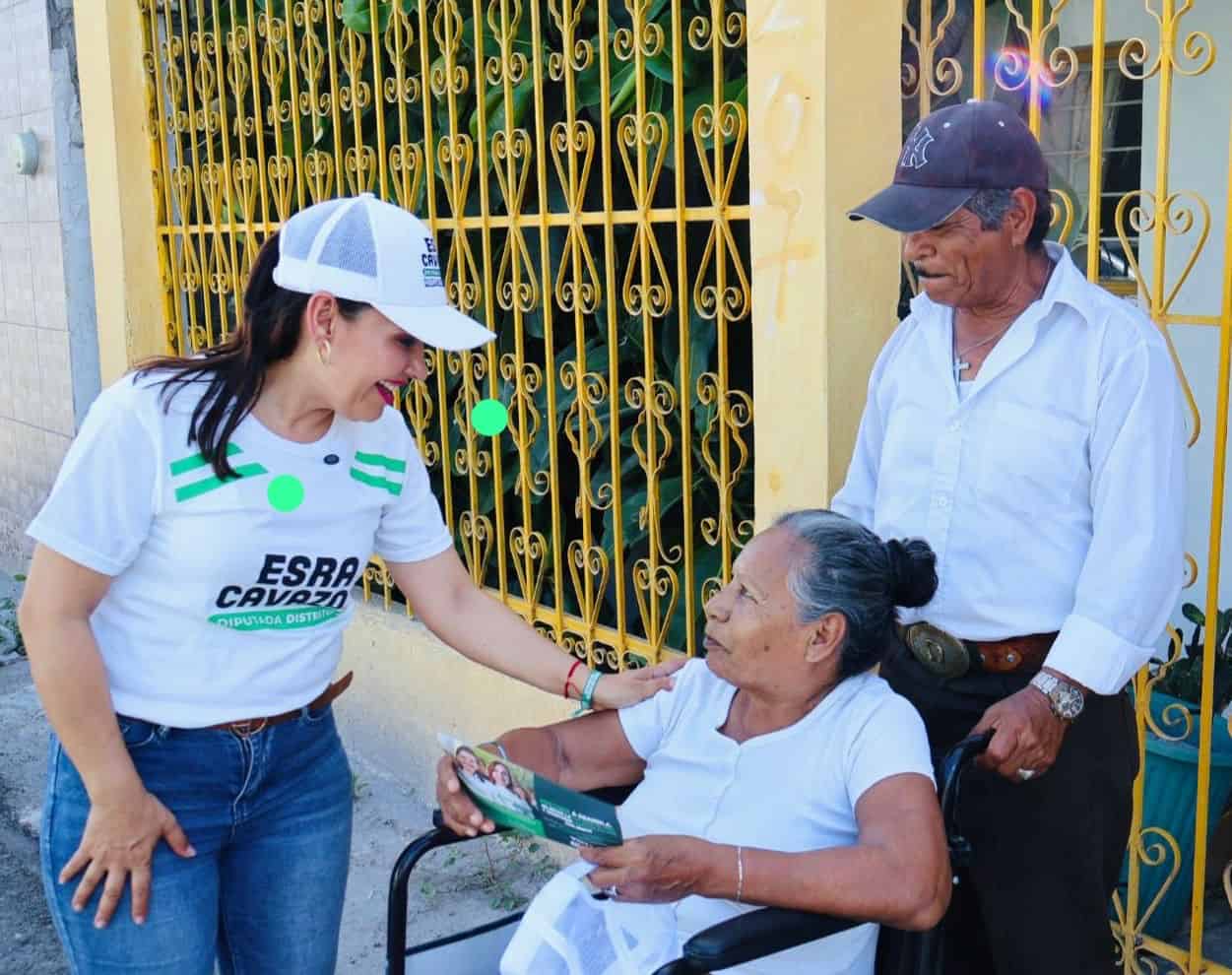 Candidata Esra Cavazos dialoga con vecinos de Monclova sobre sus propuestas