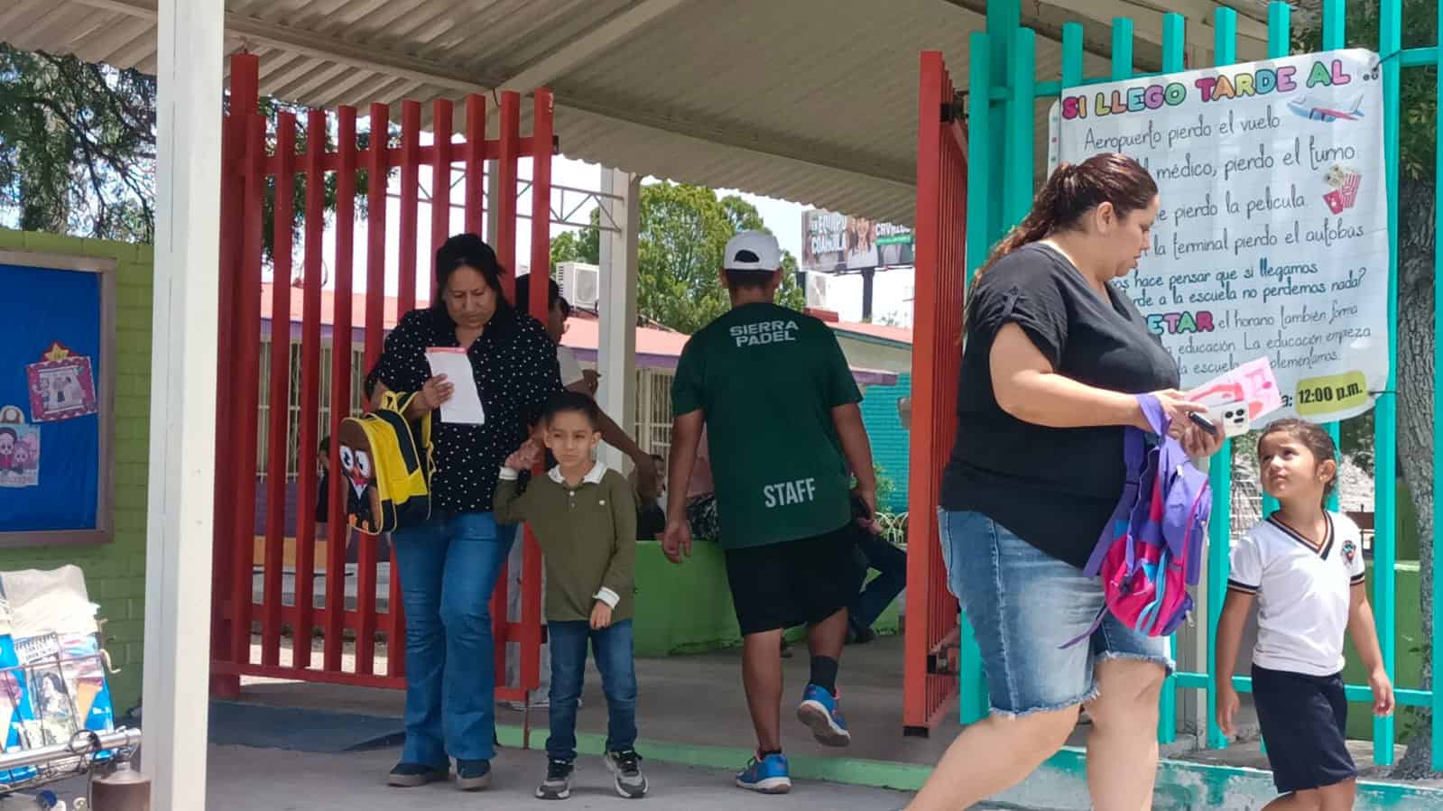 Padres de familia rechazan adelanto de vacaciones