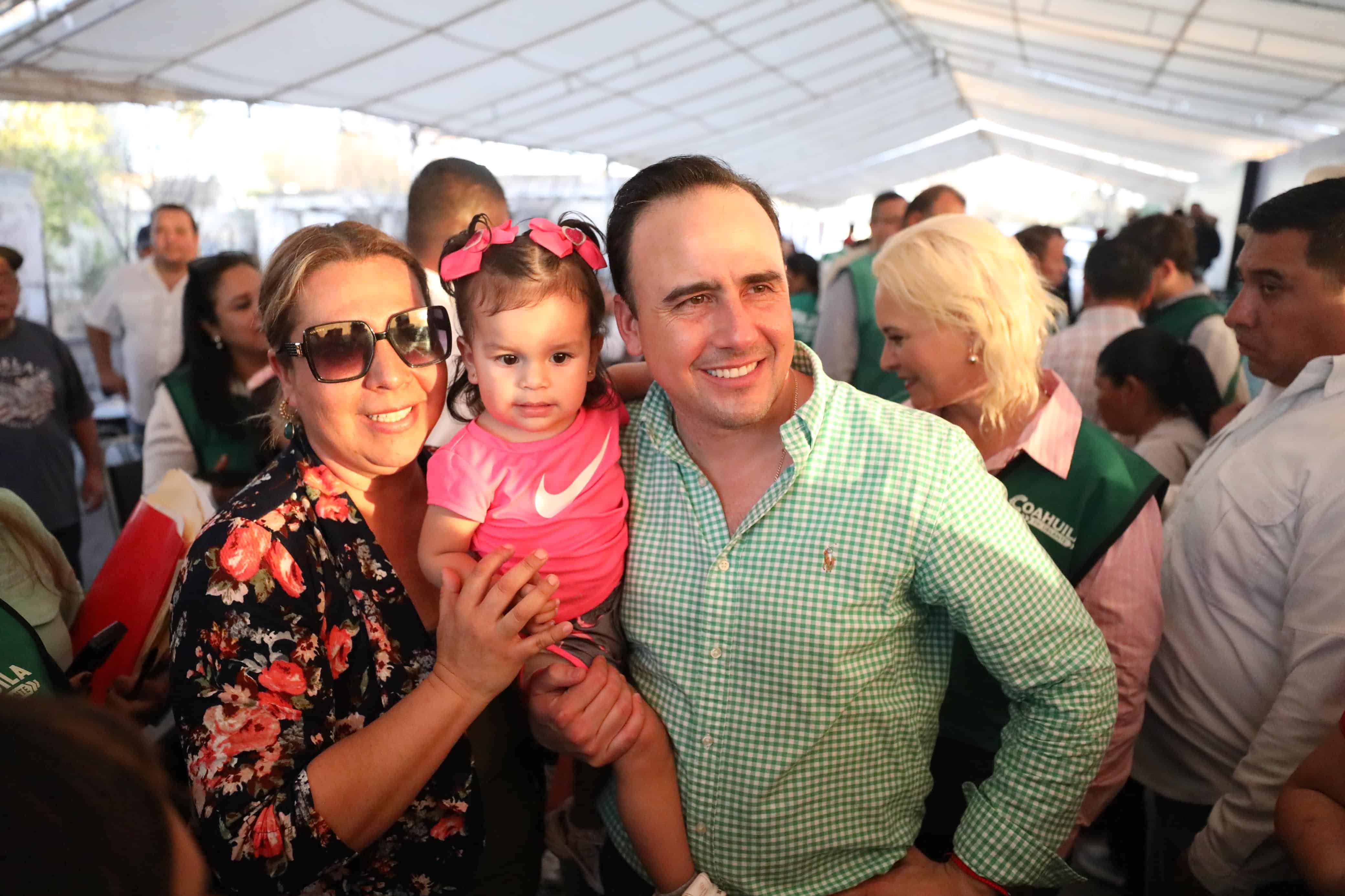Muchas felicidades a todas las mam&aacute;s de Coahuila, gracias por tanto: Manolo Jim&eacute;nez