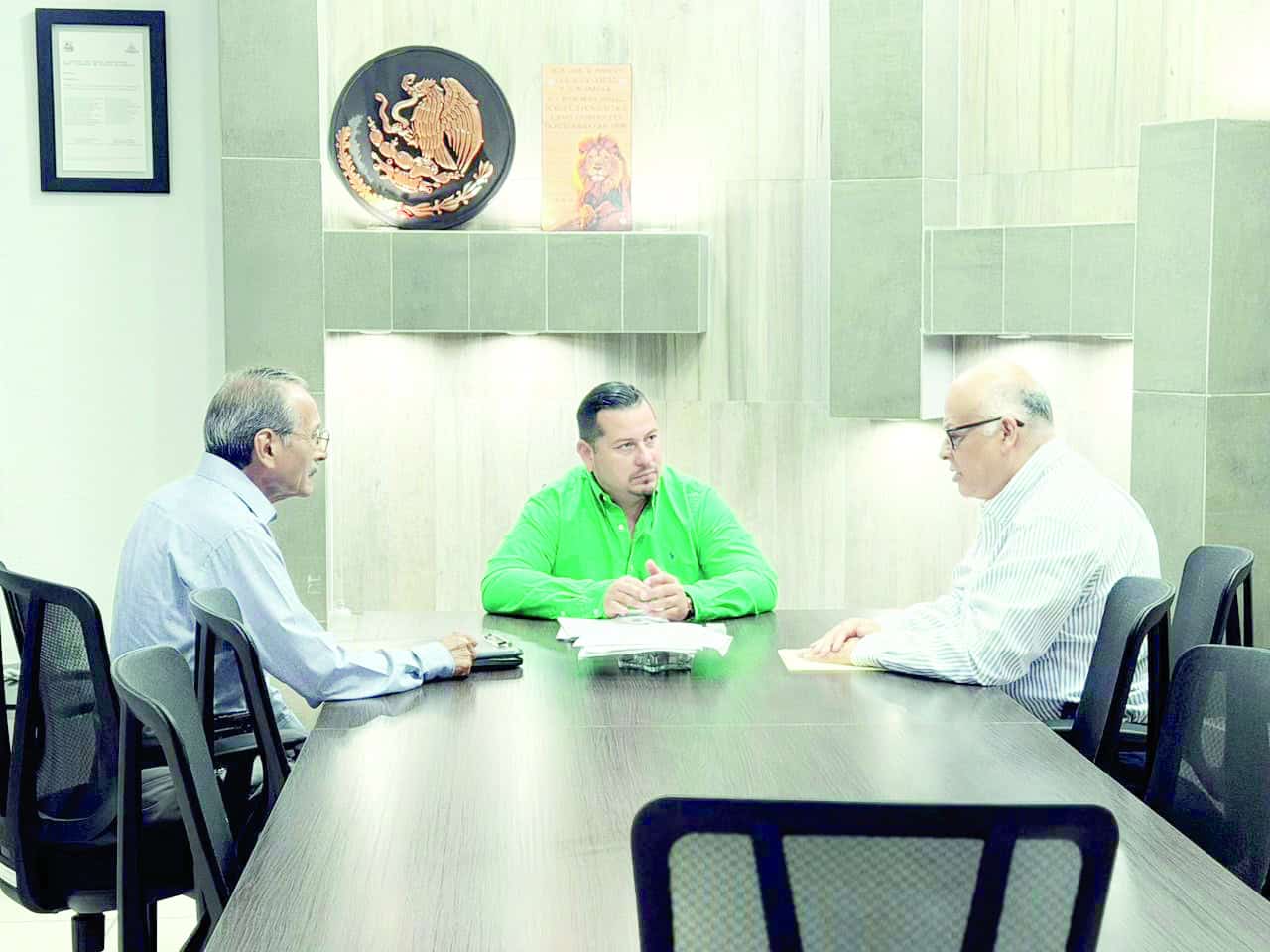 Jes&uacute;s Flores atiende a la ciudadan&iacute;a en San Buenaventura