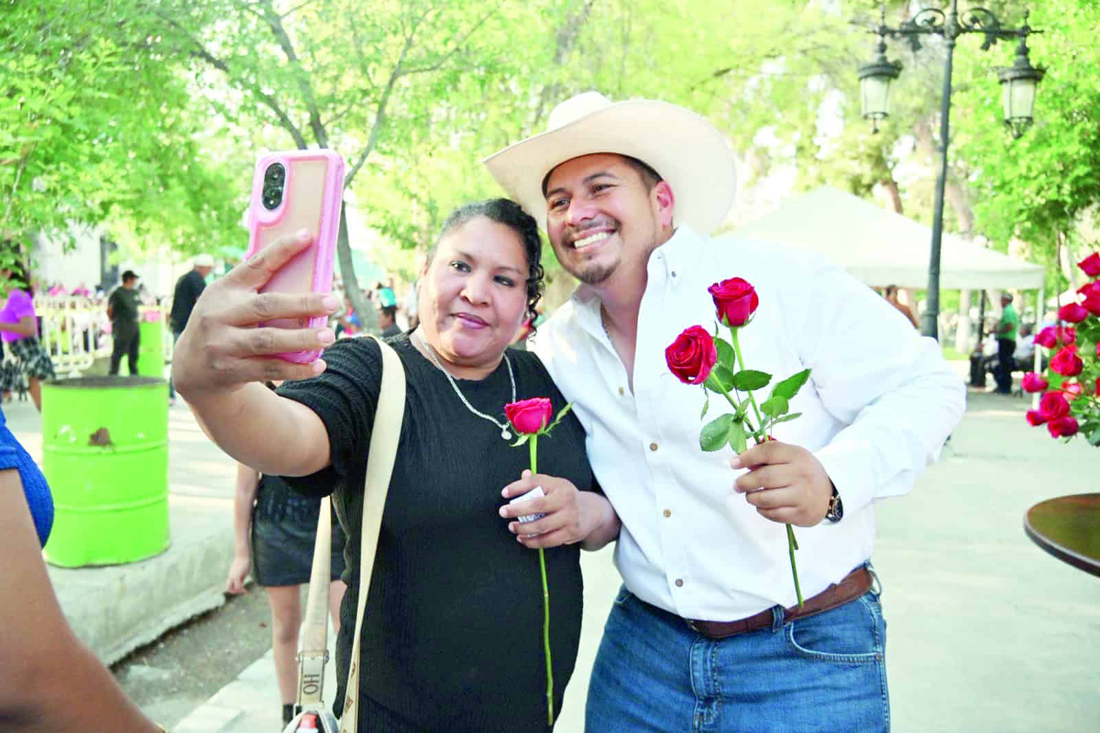 Javier Flores celebra a las madres en San Buenaventura con evento especial