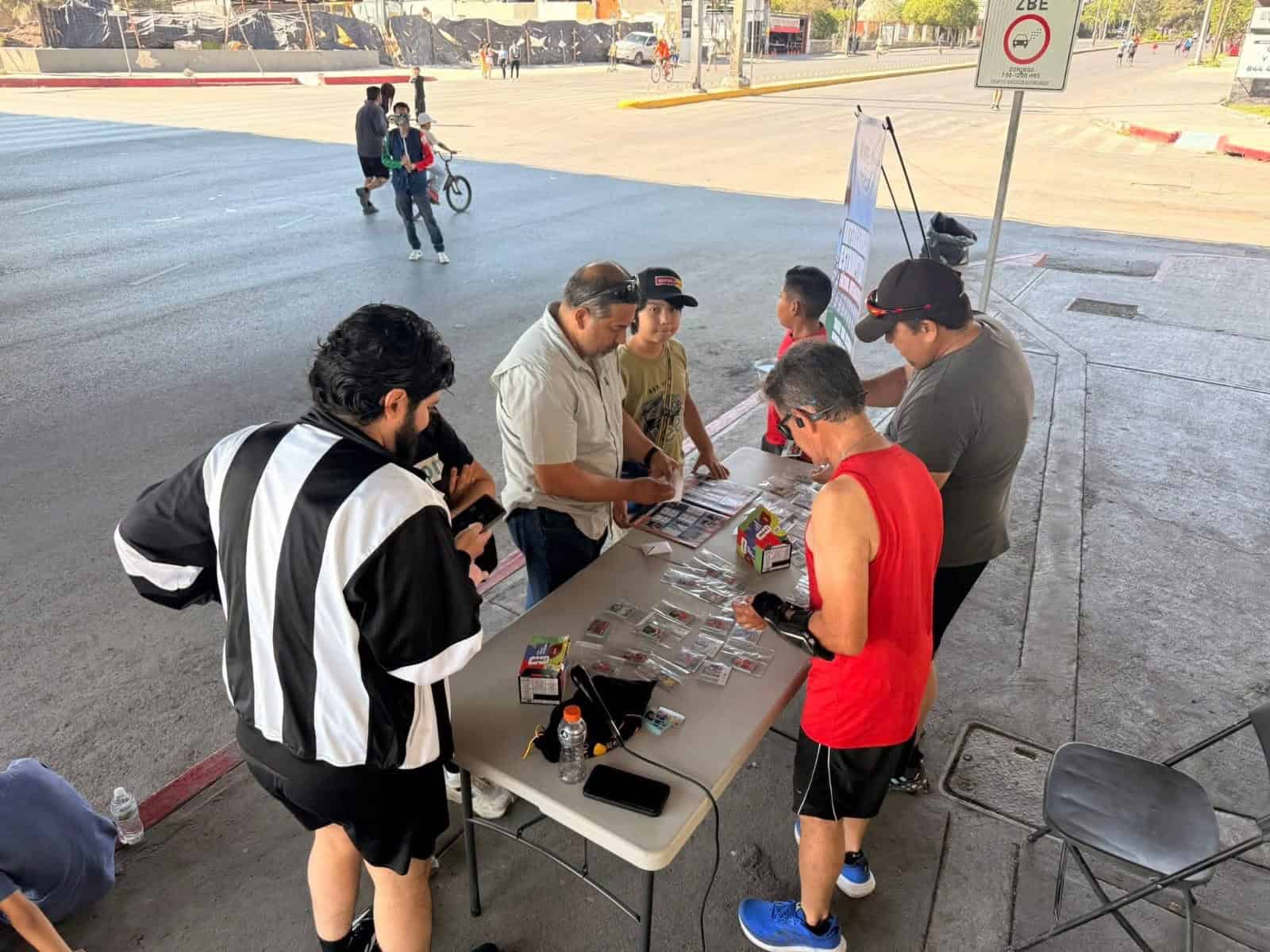 Intercambio de estampas en Saltillo: pasi&oacute;n por el Mundial 2026