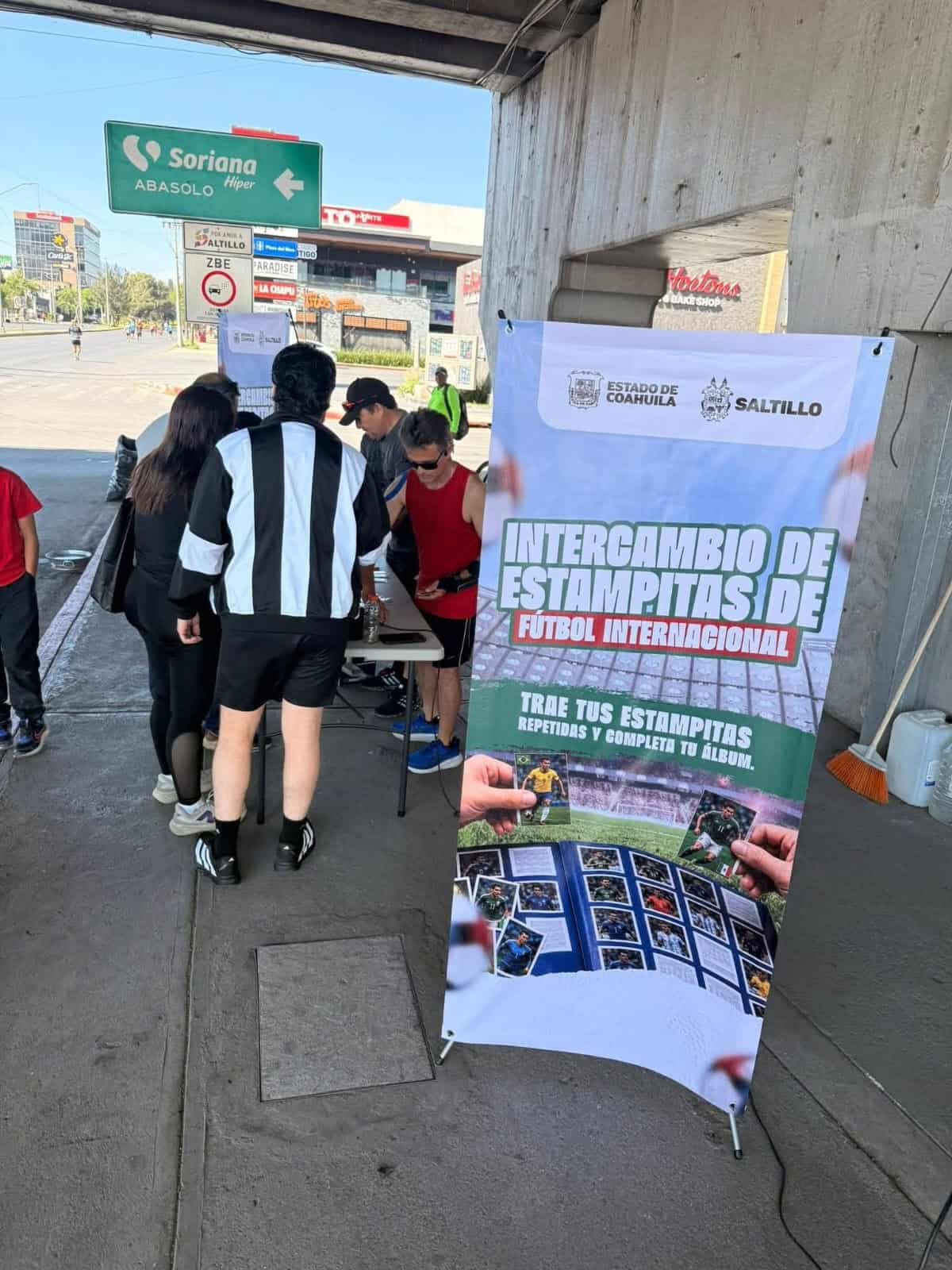 Intercambio de estampas en Saltillo: pasi&oacute;n por el Mundial 2026