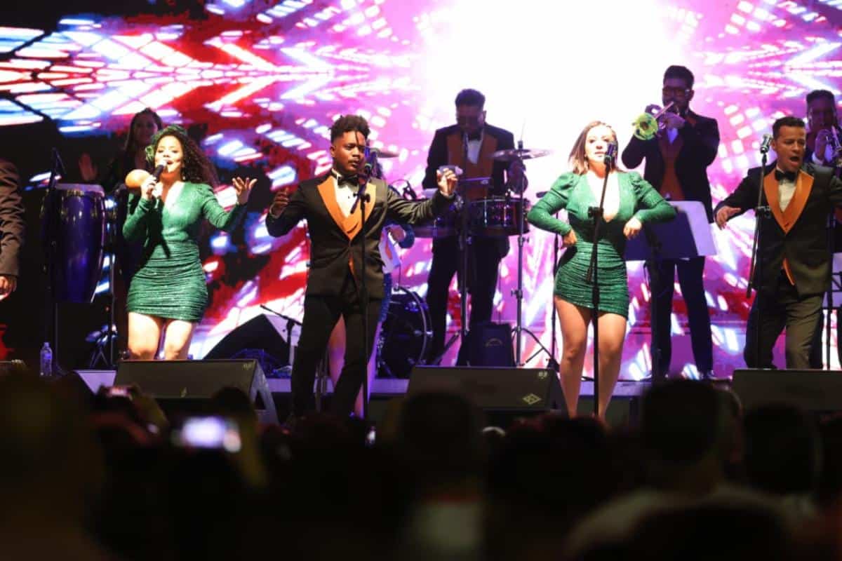 Disfrutan conciertos por el D&iacute;a de las Madres