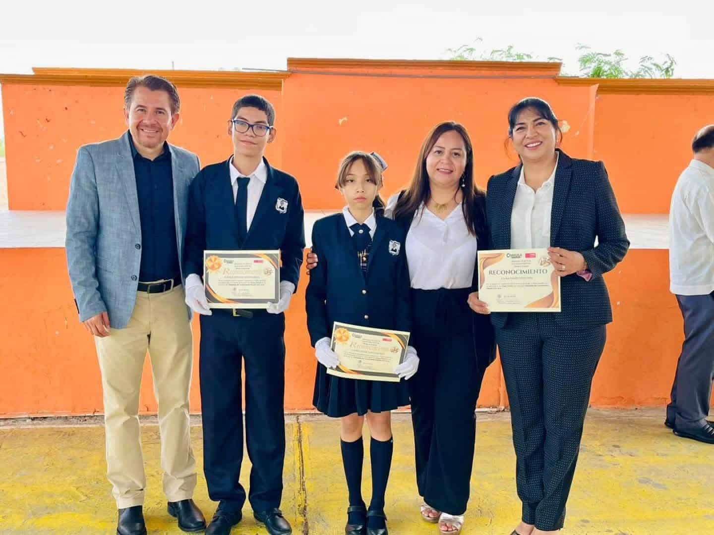 F&eacute;lix Rodr&iacute;guez celebra avance de estudiantes en Frontera: Olimpiada del Conocimiento