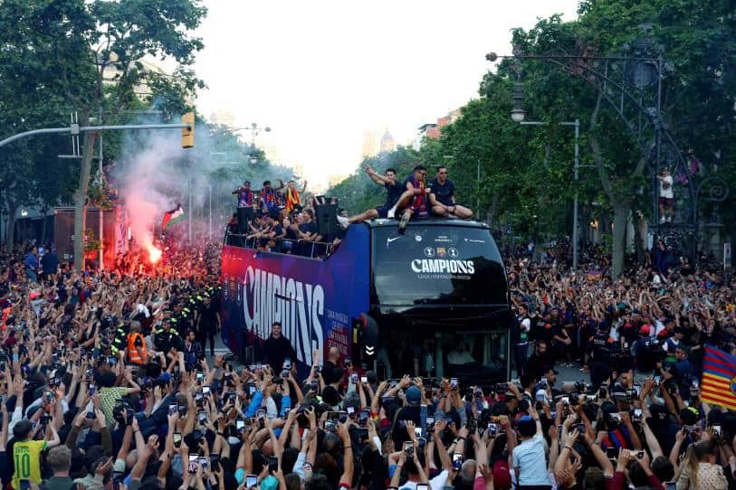 Lamine Yamal brilla en la celebraci&oacute;n del Barcelona tras ganar LaLiga