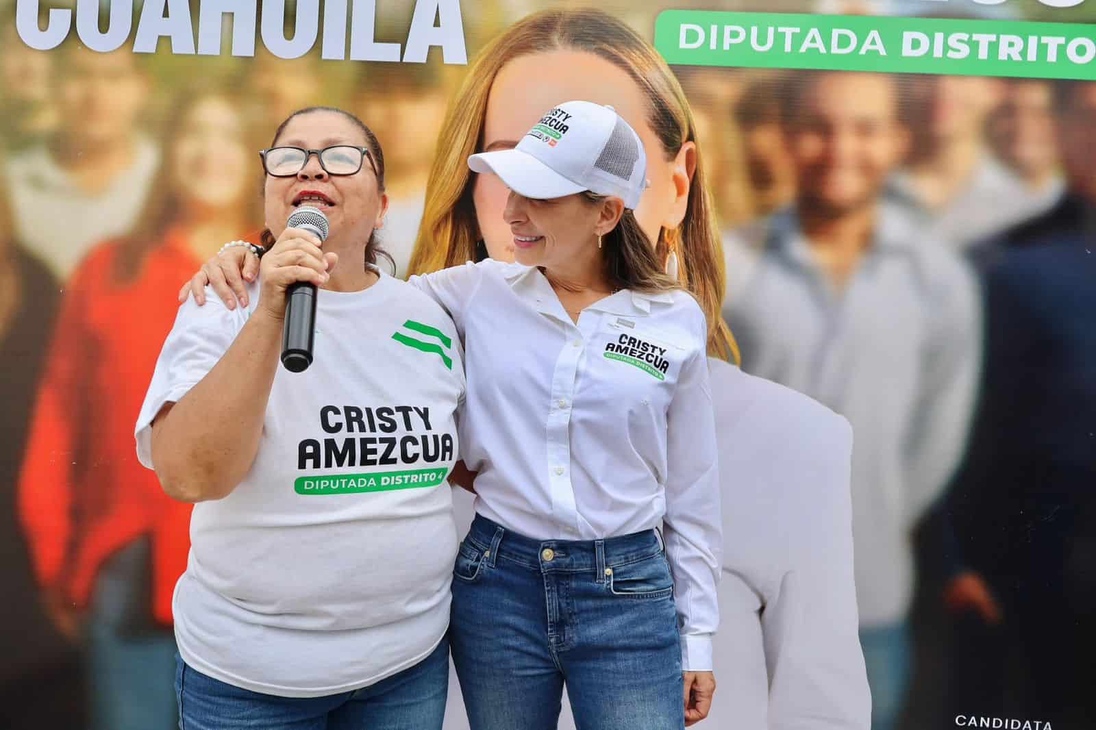 Cristy Amezcua presenta propuestas en Monclova