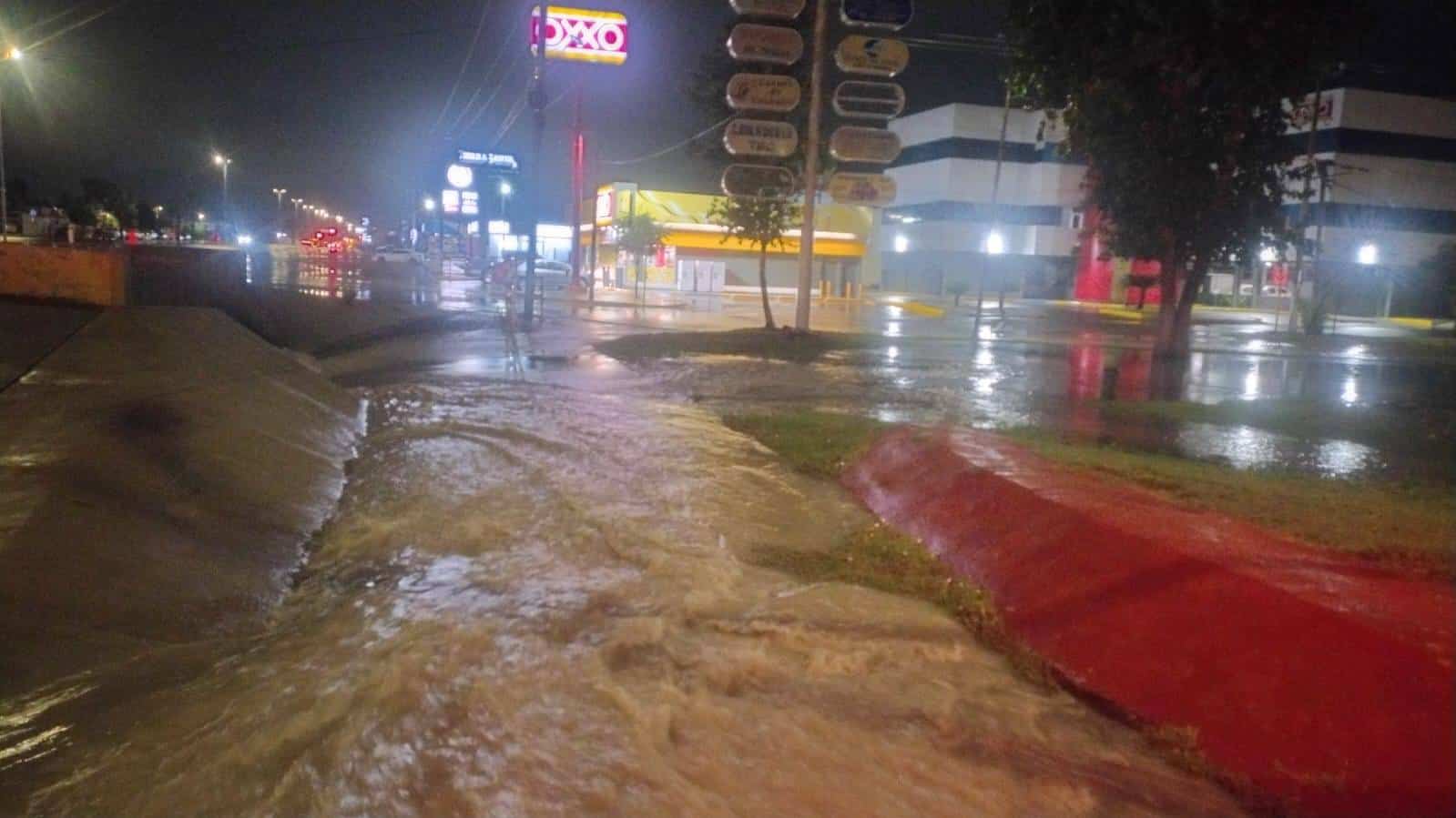 Fuerte tormenta provoca inundaciones y cierre de vialidades en Piedras Negras y Eagle Pass