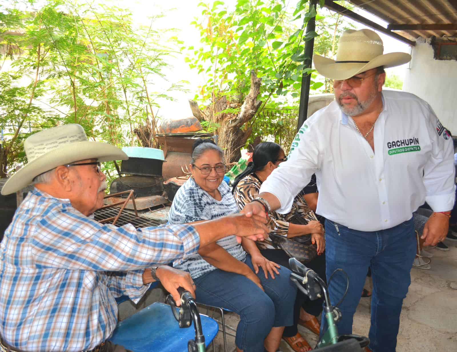 "Las familias son primero": Gachup&iacute;n recorri&oacute; el municipio de Frontera escuchando a las amas de casa