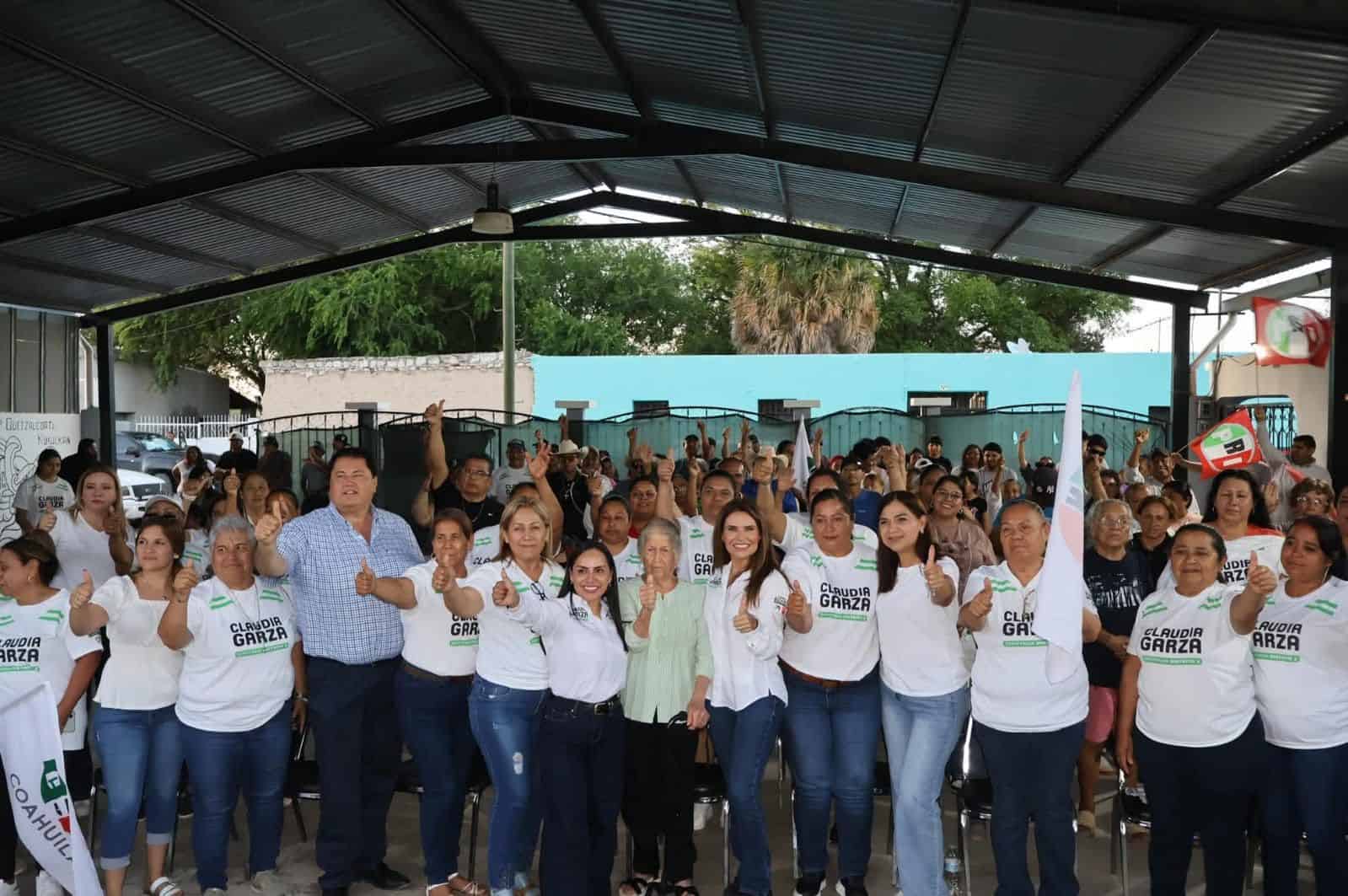 Claudia Garza recibe apoyo en Progreso para diputaci&oacute;n local