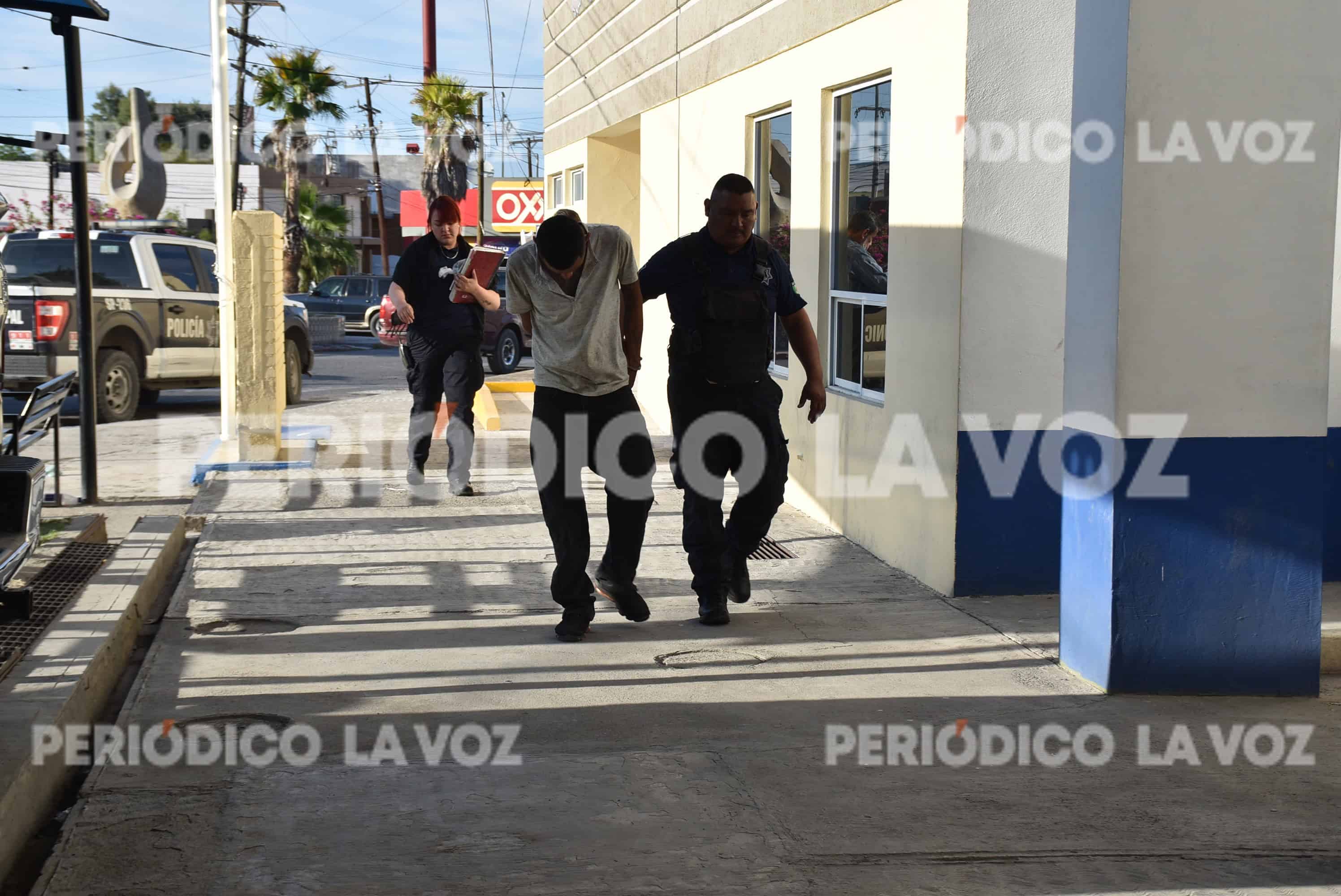 Detienen a &Oacute;scar N por portar arma prohibida en Monclova