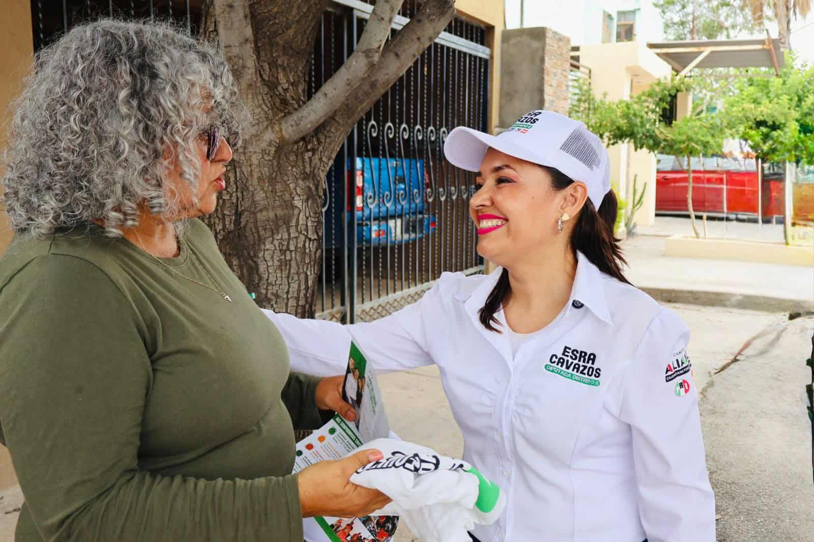Esra Cavazos recorre colonias de Monclova en su campa&ntilde;a