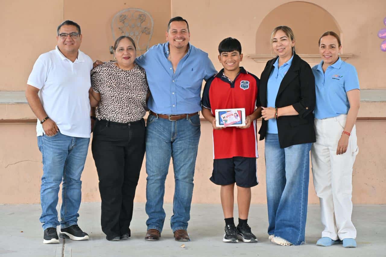 Javier Flores Rodr&iacute;guez reconoce a estudiantes destacados en San Buenaventura