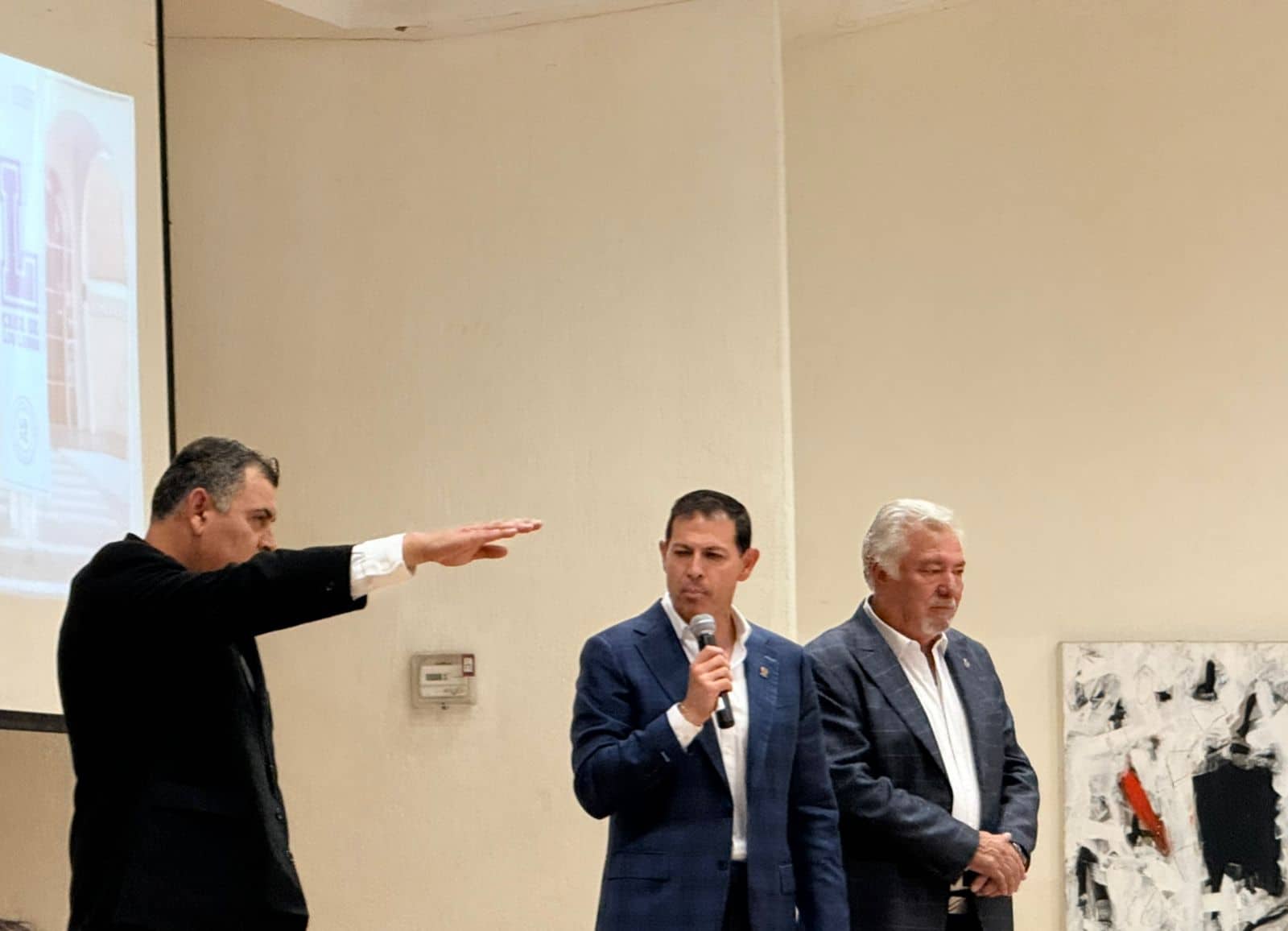 Toma protesta Oscar Guajardo Como director de la EBURR