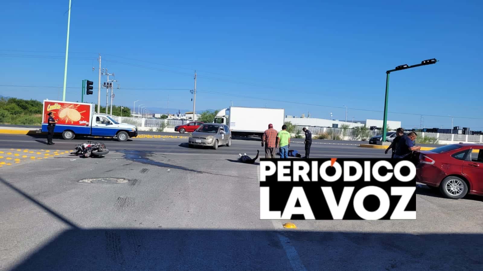 Deja brutal choque a motociclistas heridos