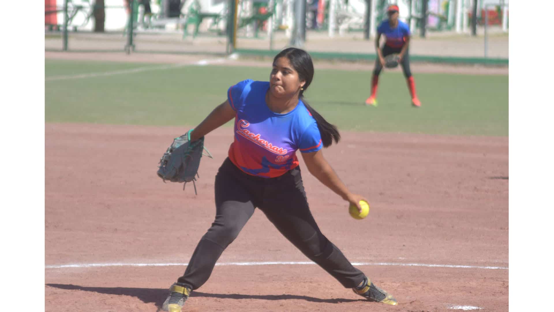 Cachorras apalea a Gladiadoras en softbol femenino: 18-3
