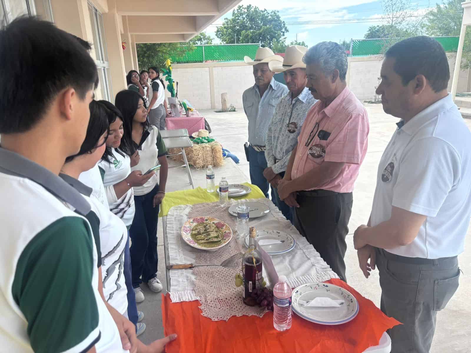F&eacute;lix Rodr&iacute;guez impulsa la Feria del Agricultor en Frontera