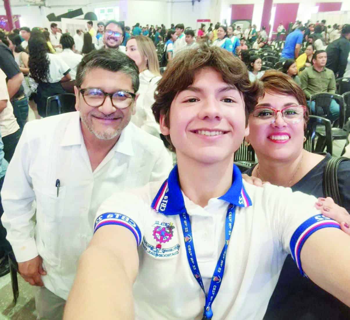 Joven escritor de Ci&eacute;negas destaca en festival cultural