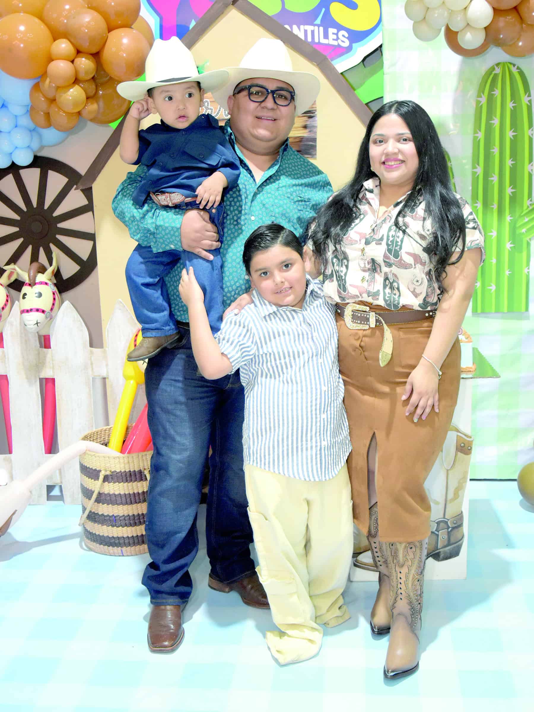 Fernandito Aguirre celebra su cumplea&ntilde;os vaquero en familia