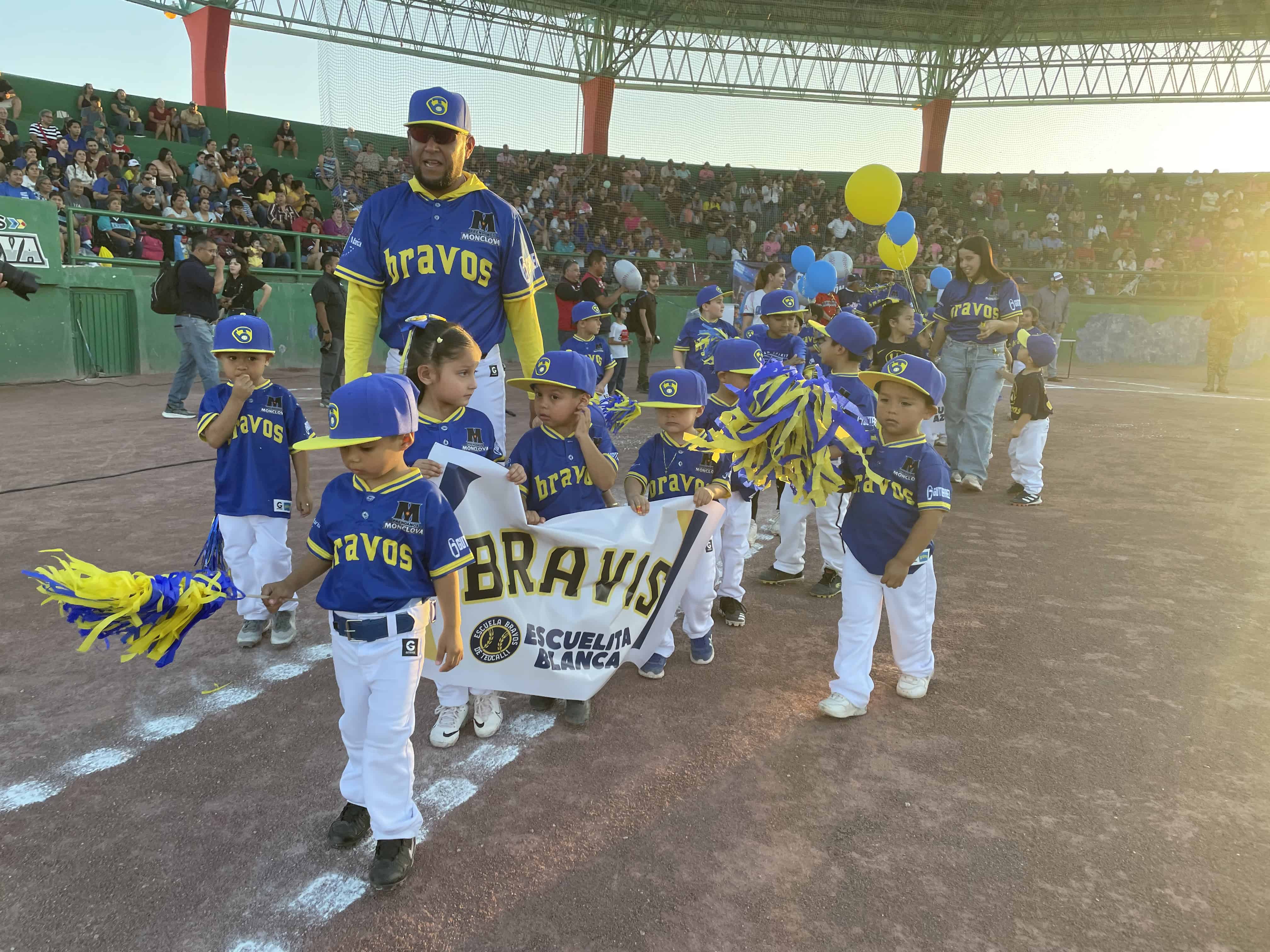 Carlos Villarreal P&eacute;rez inaugura la Liga de B&eacute;isbol Ribere&ntilde;a en M&uacute;zquiz