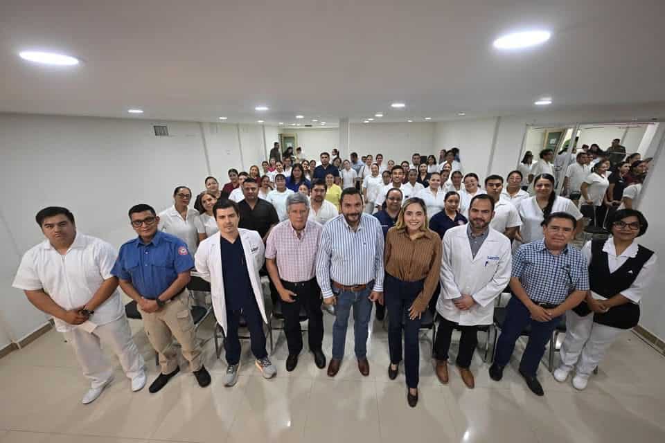 Ayuntamiento de Monclova rinde homenaje a enfermeros por su labor