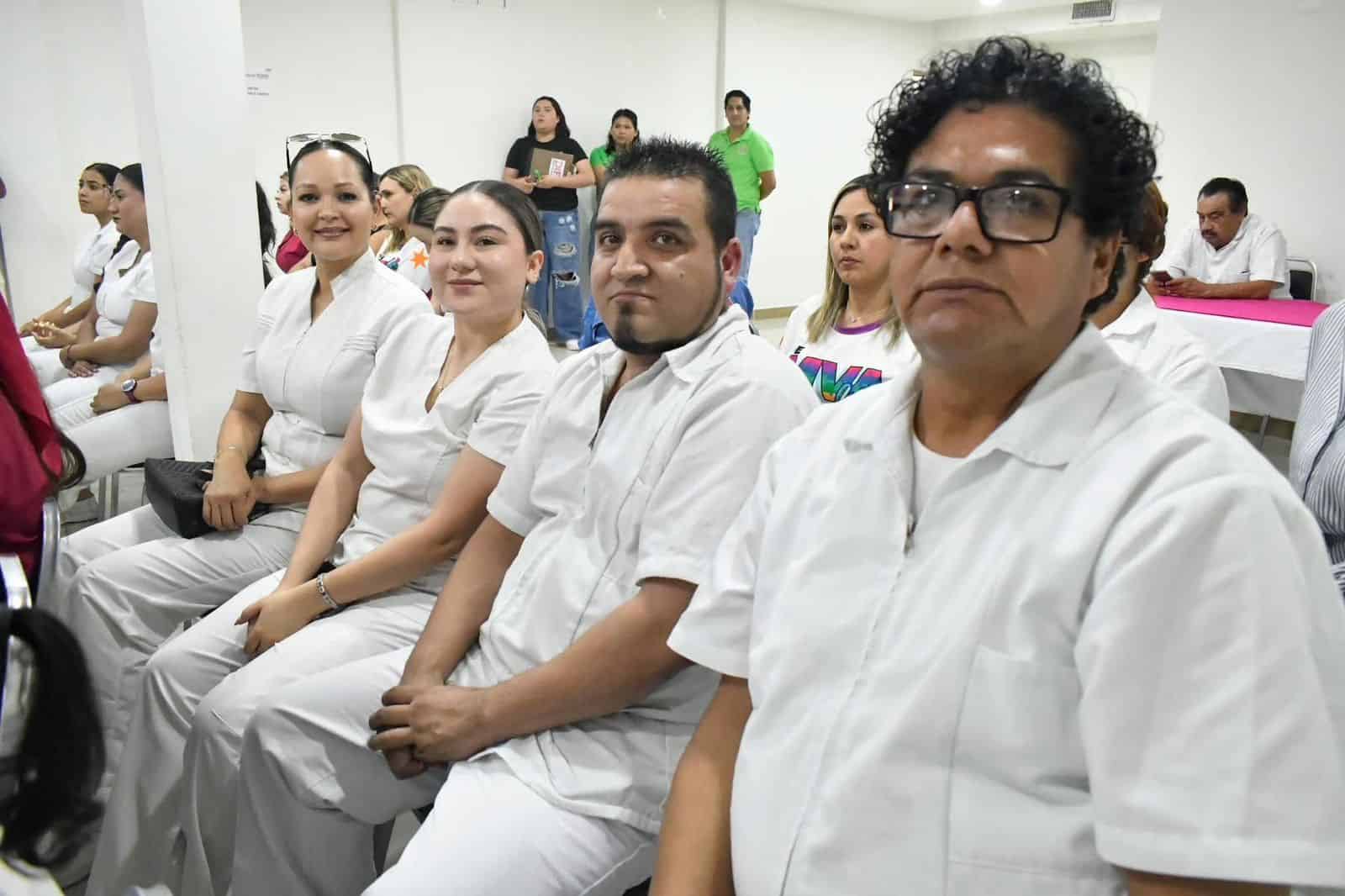 Ayuntamiento de Monclova rinde homenaje a enfermeros por su labor