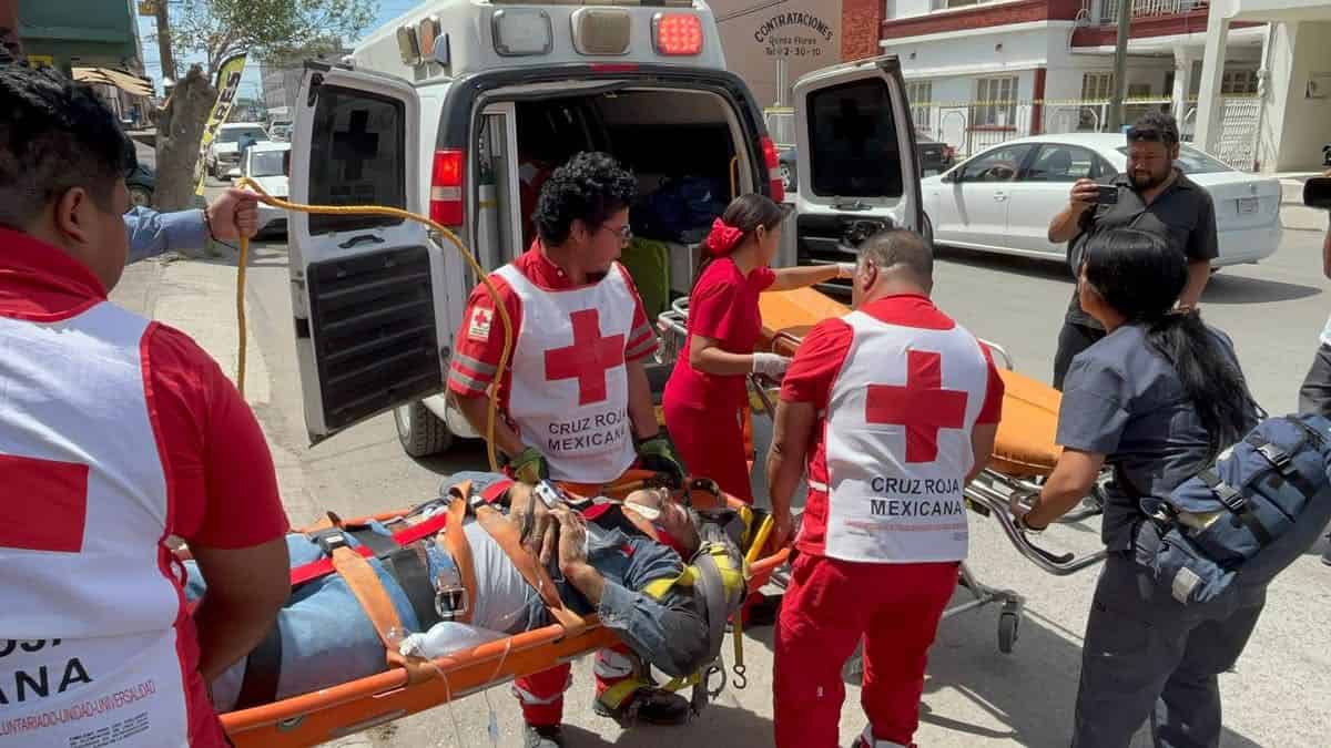 Cae de techo de vivienda al intentar retirar una antena en Sabinas