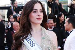 Fátima Bosch llega a Cannes 2026 con sandalias de plataforma brillantes