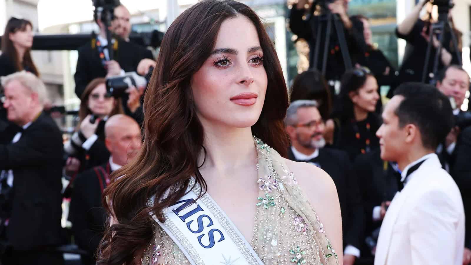 F&aacute;tima Bosch llega a Cannes 2026 con sandalias de plataforma brillantes