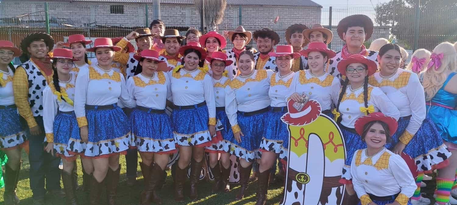 Alumnos de la Esc. Normal de SJS brillan con musical de Toy Story