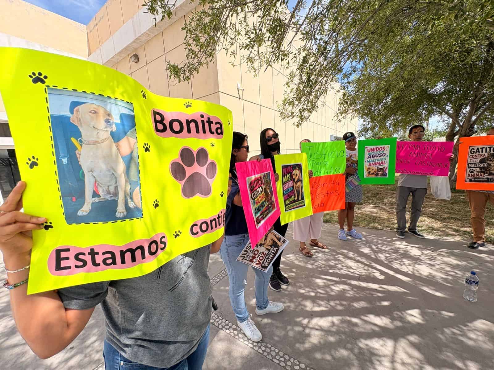 Manifestantes exigen justicia por el abuso a la perrita Bonita en Frontera