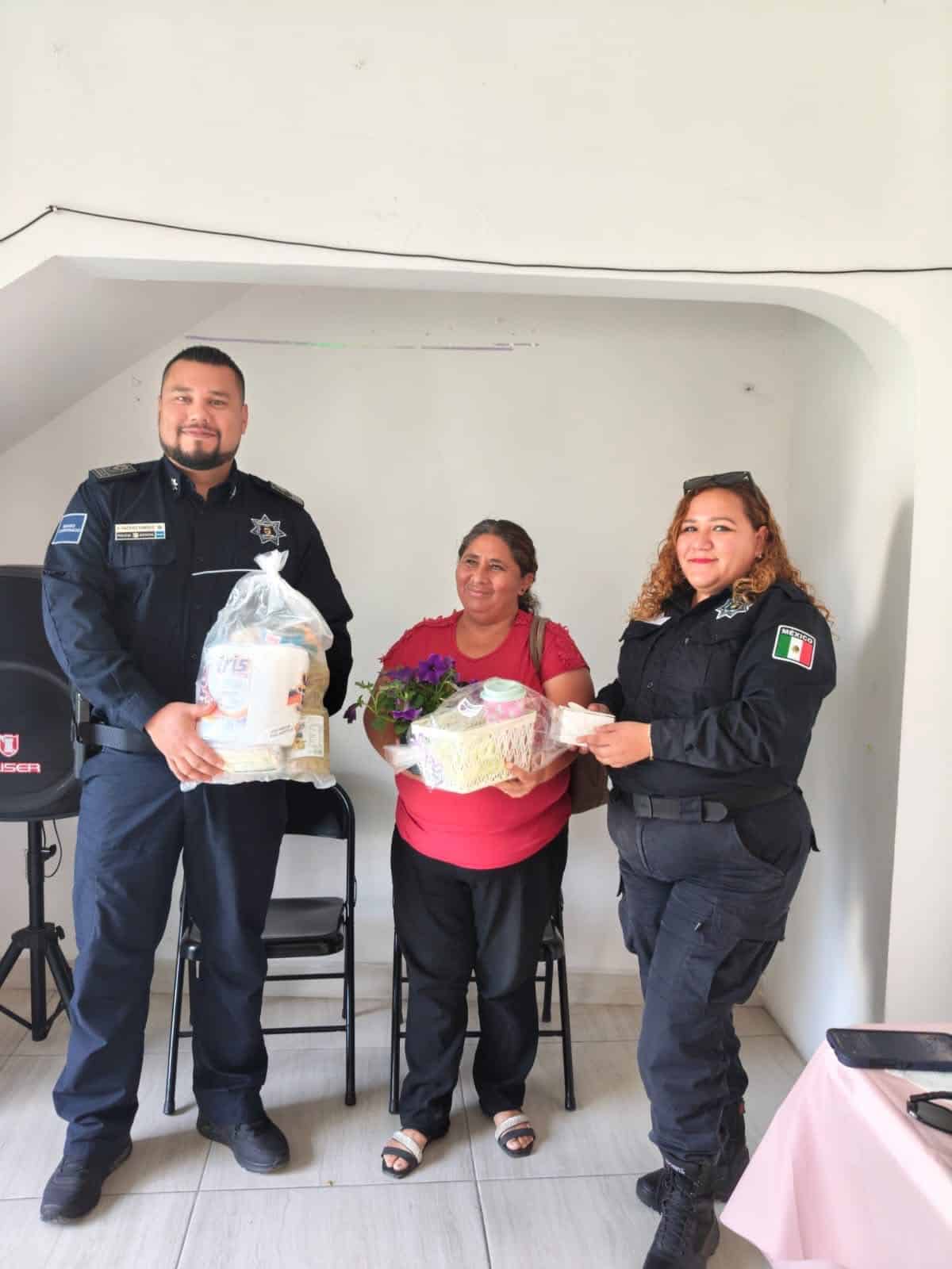 Polic&iacute;a Violeta celebra a madres en Frontera: apoyo institucional en violencia familiar