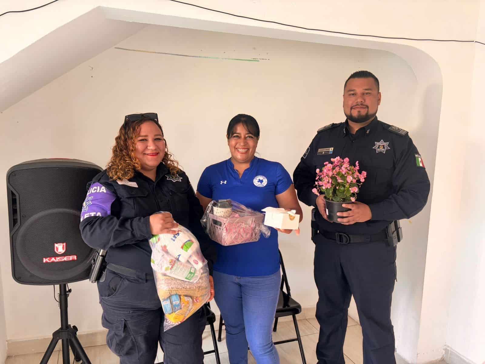 Polic&iacute;a Violeta celebra a madres en Frontera: apoyo institucional en violencia familiar