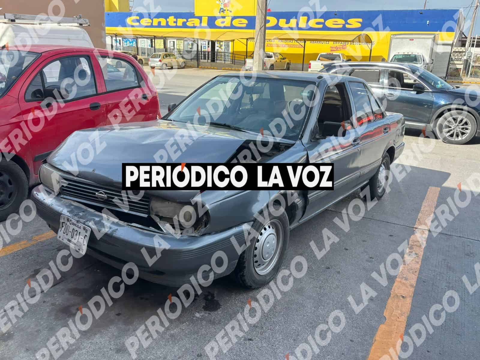 Choque en colonia Azteca: da&ntilde;os materiales en Monclova