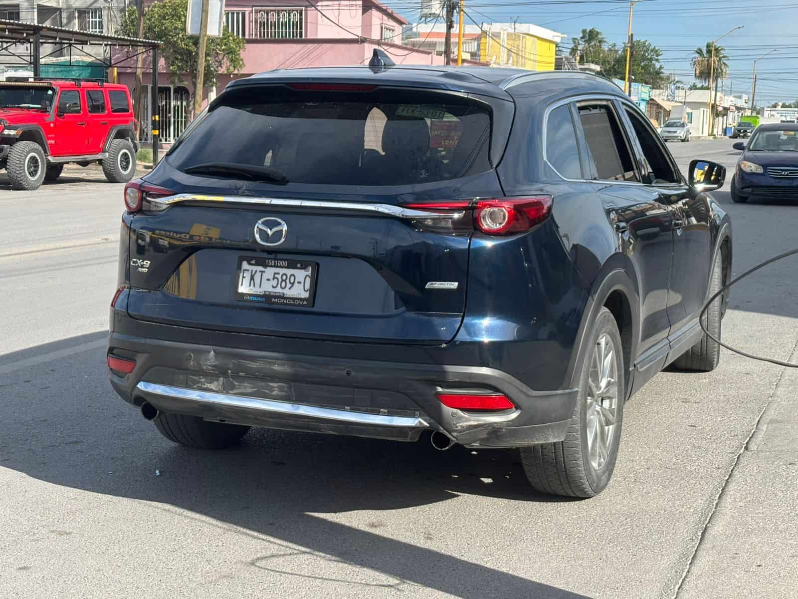 Choque en colonia Azteca: da&ntilde;os materiales en Monclova