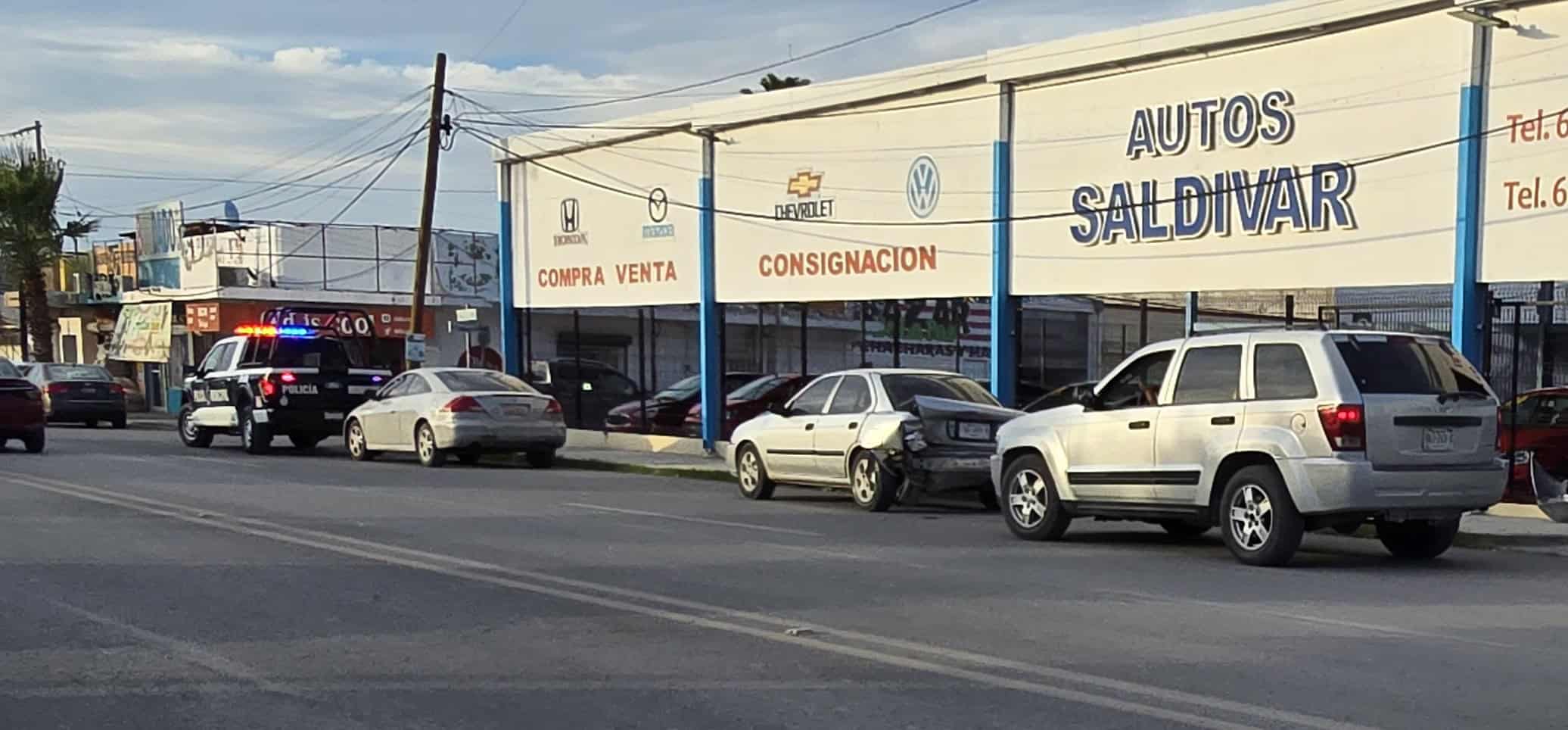Mujer causa choque en Monclova: da&ntilde;os materiales severos