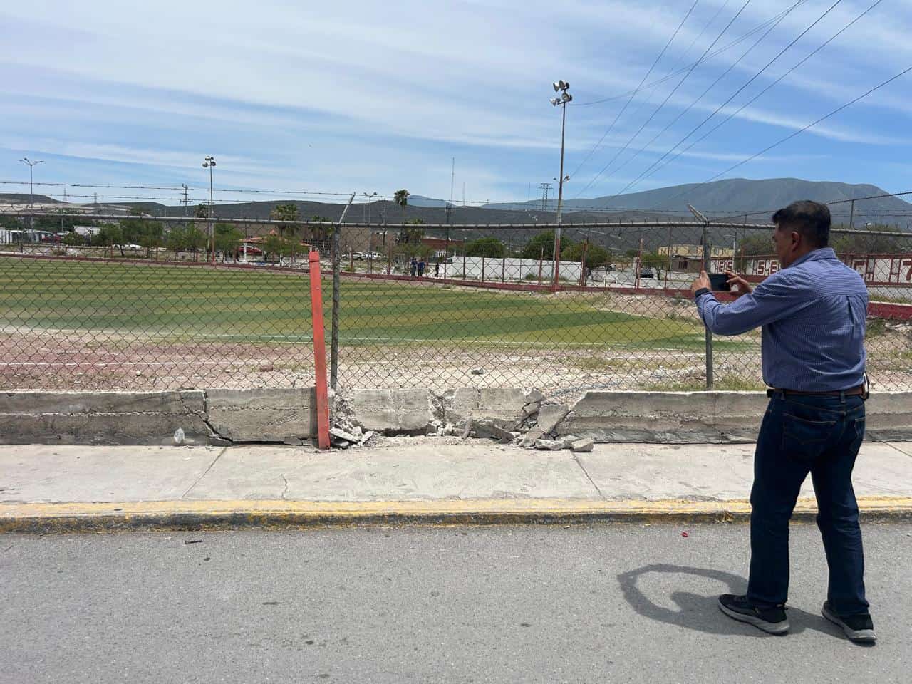 Accidente en Monclova causa da&ntilde;os a unidad deportiva