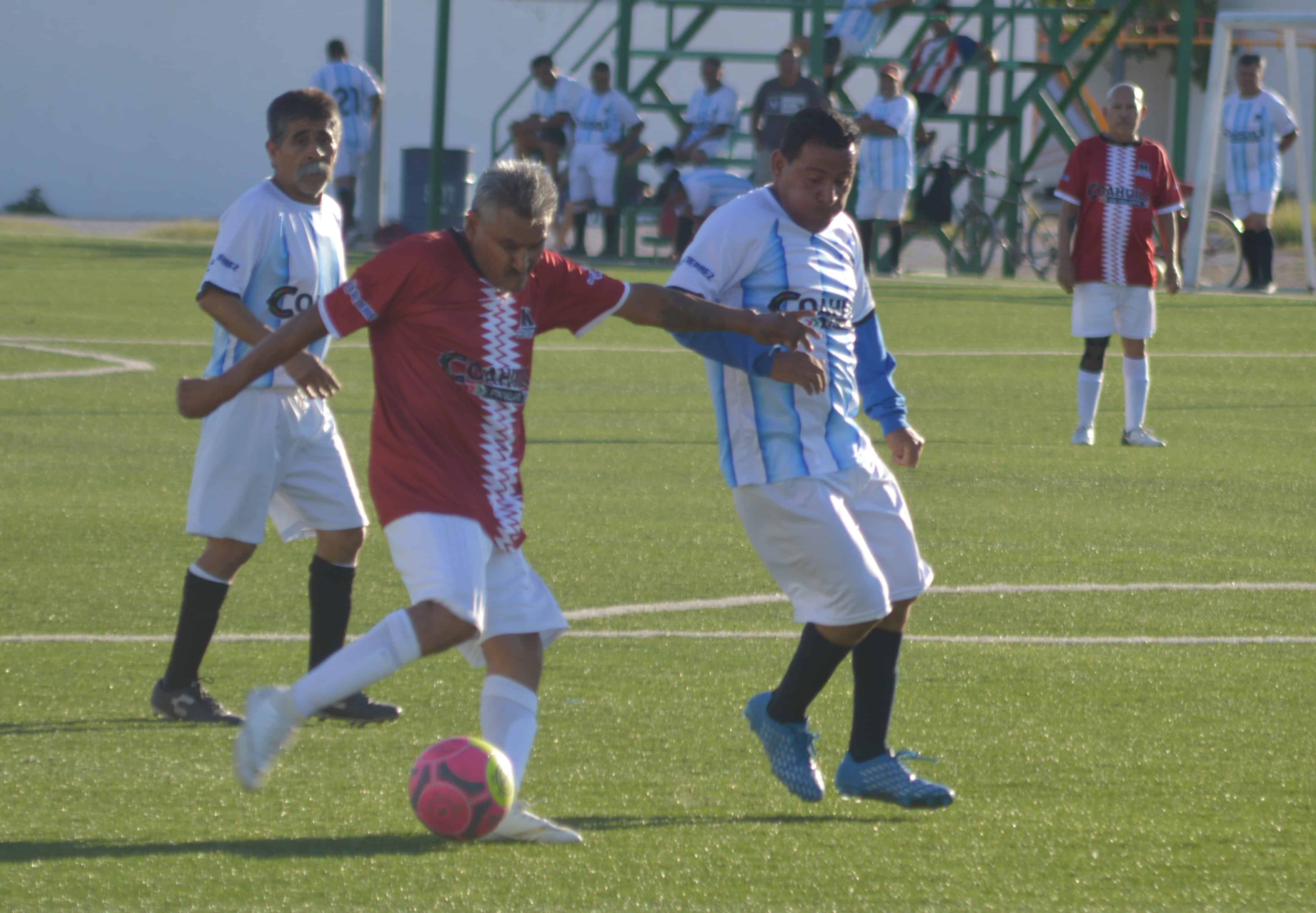 Necaxa Estancias golea 4-0 a Deportivo Tecolotes en la Liga Master-Oro-Platino