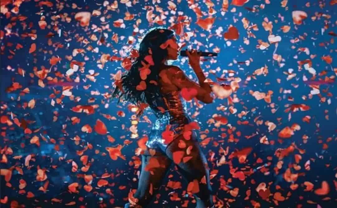 Dua Lipa inmortaliza su paso por M&eacute;xico con pel&iacute;cula y disco en vivo
